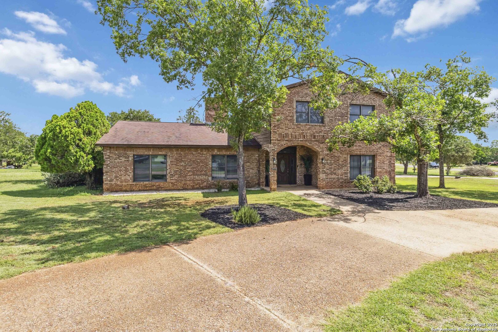 2406 Northwoods