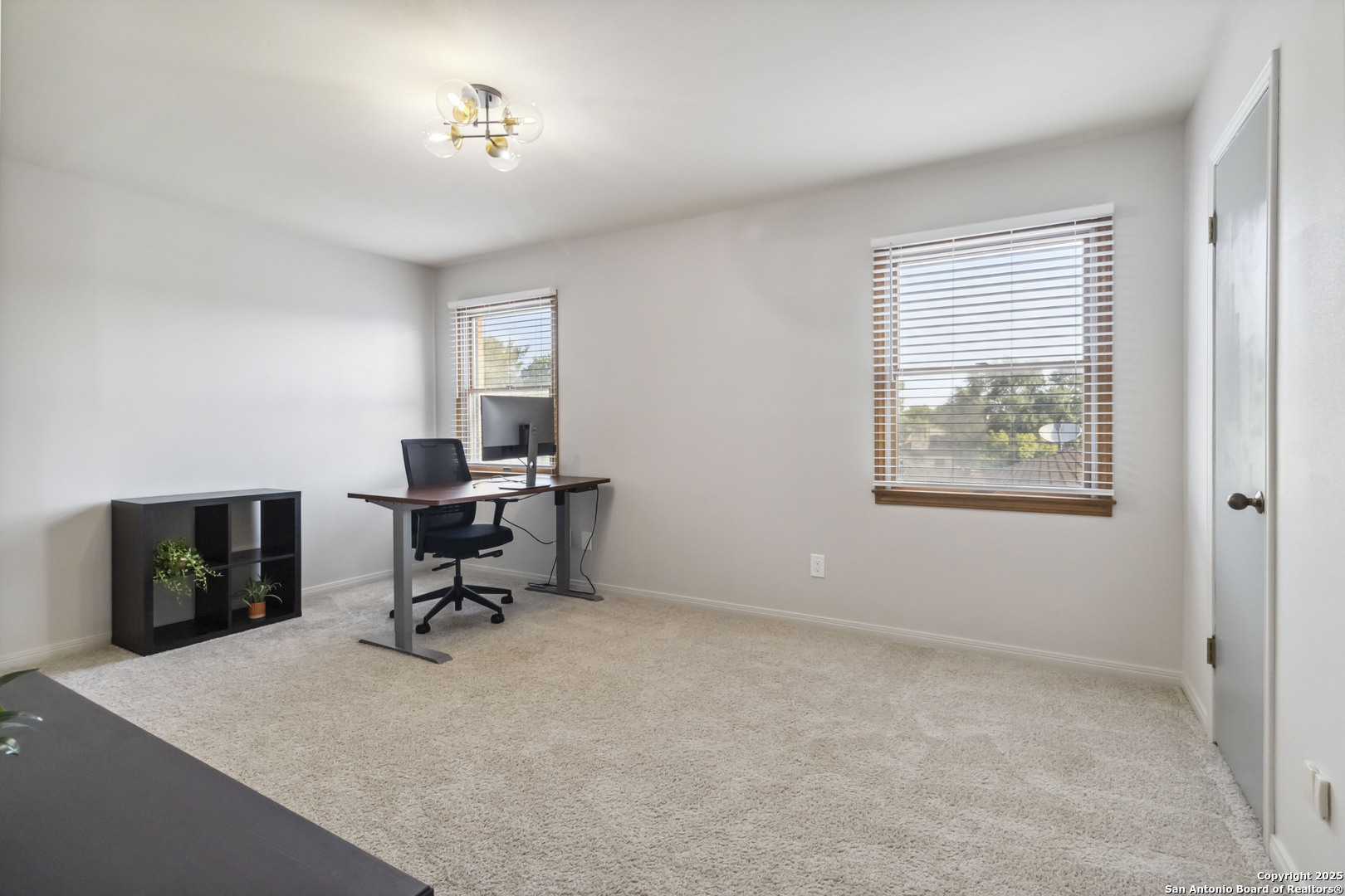 2406 Northwoods
