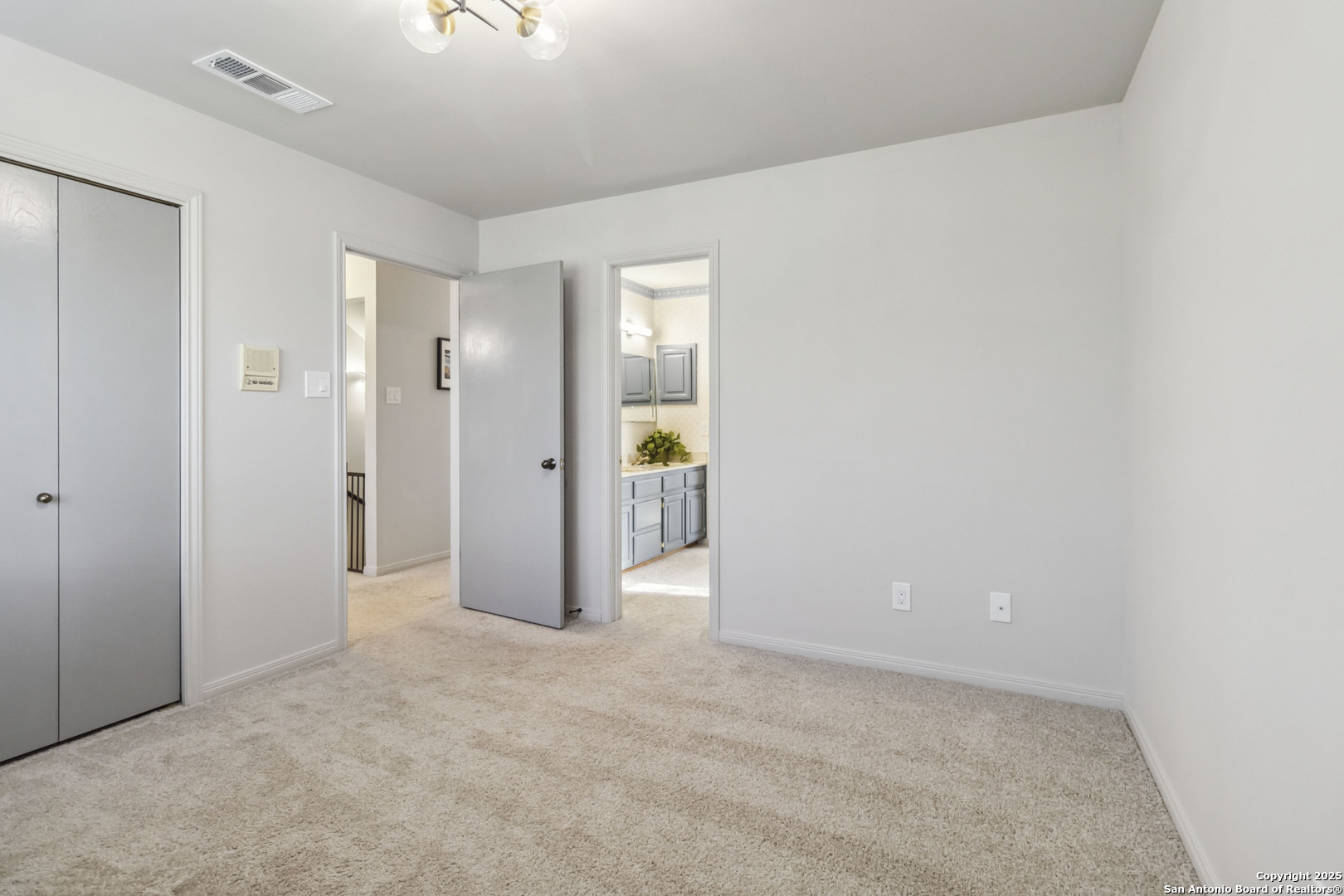 2406 Northwoods