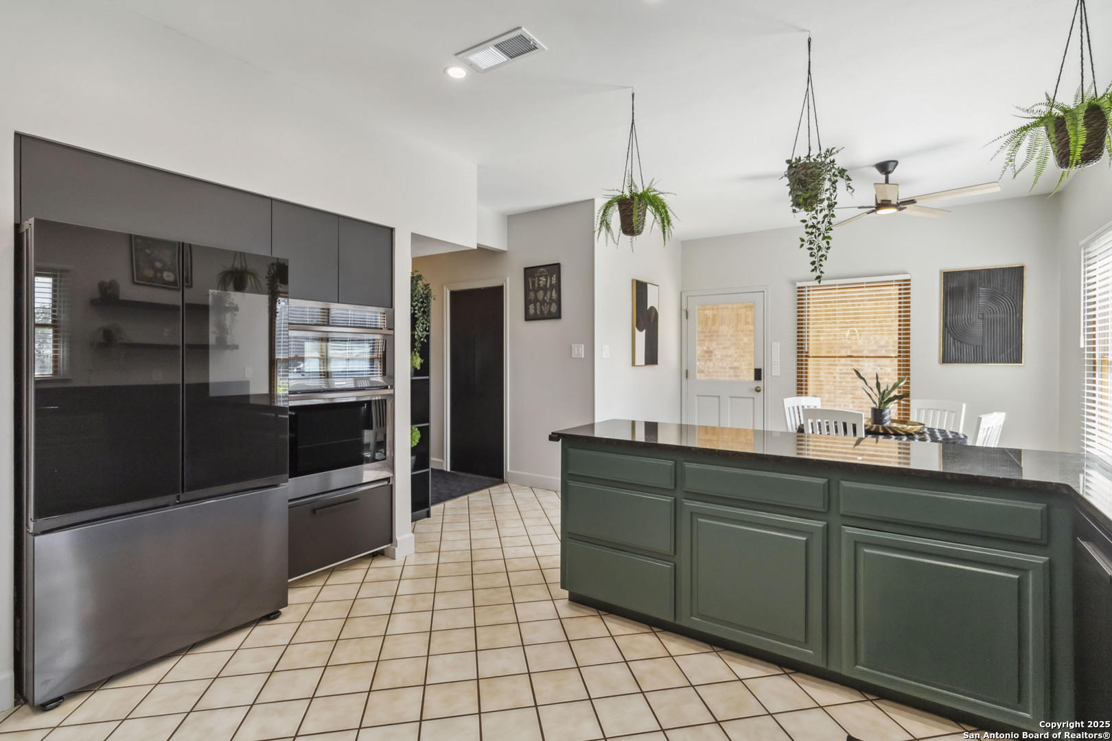 2406 Northwoods