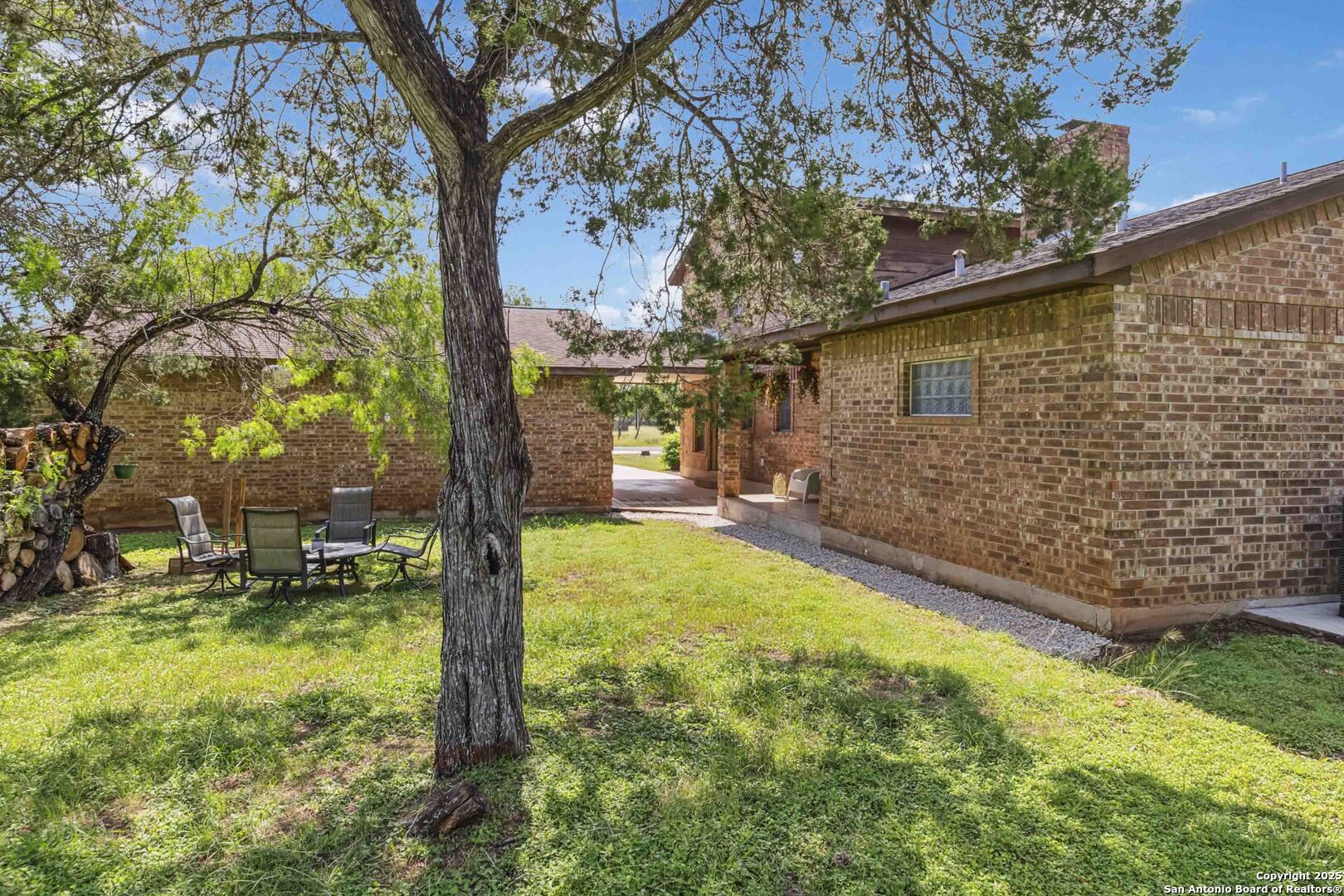 2406 Northwoods