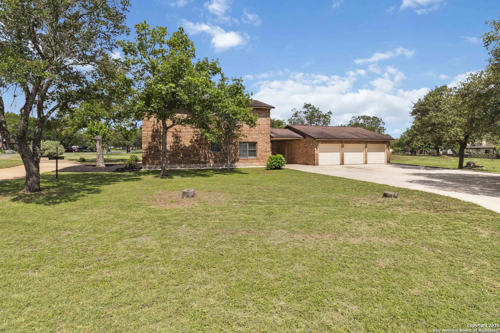 2406 Northwoods