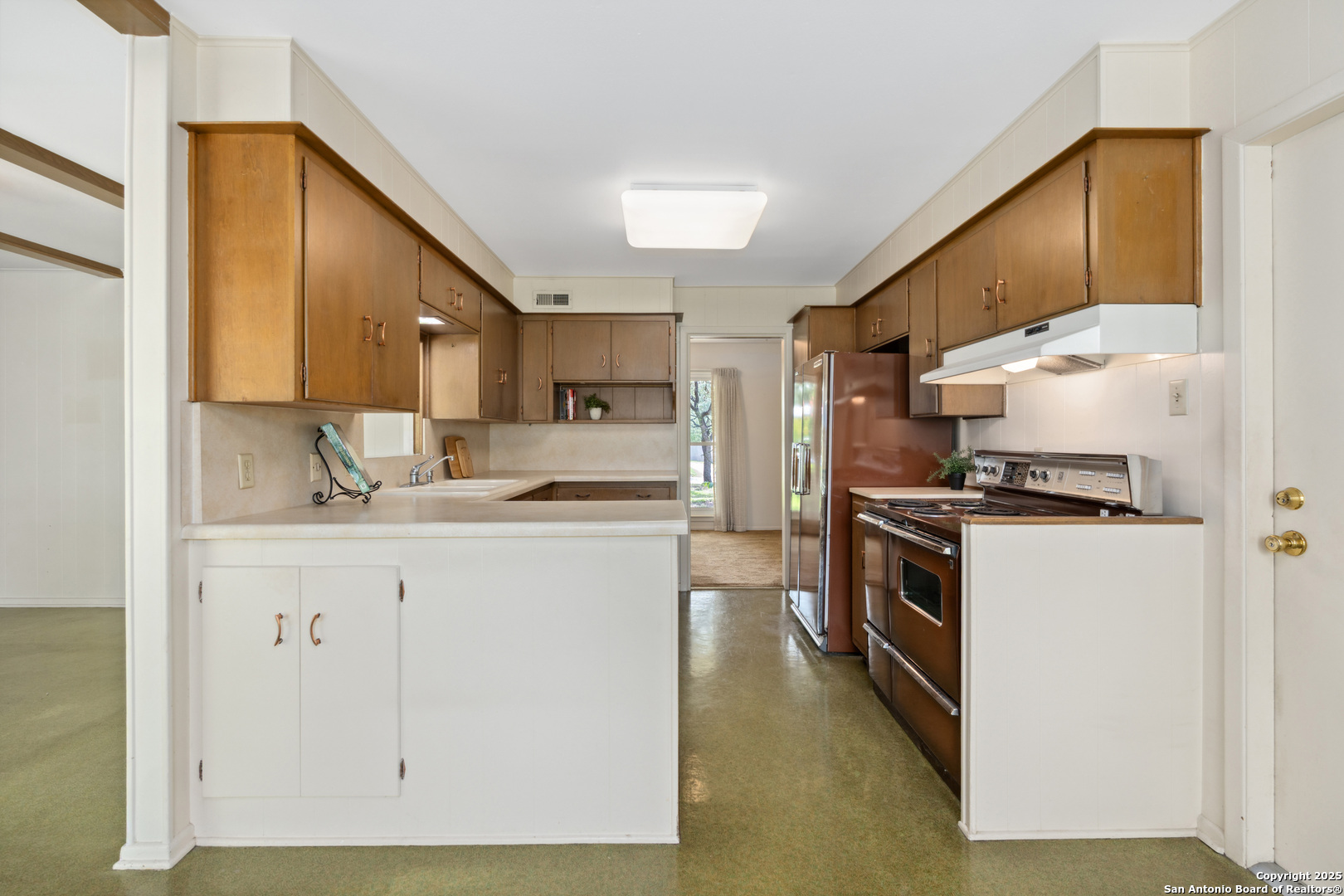10111 Carolwood