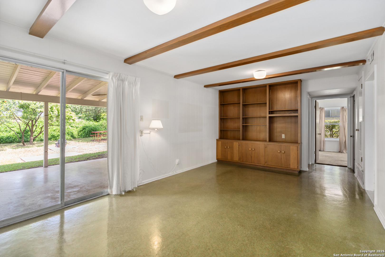 10111 Carolwood