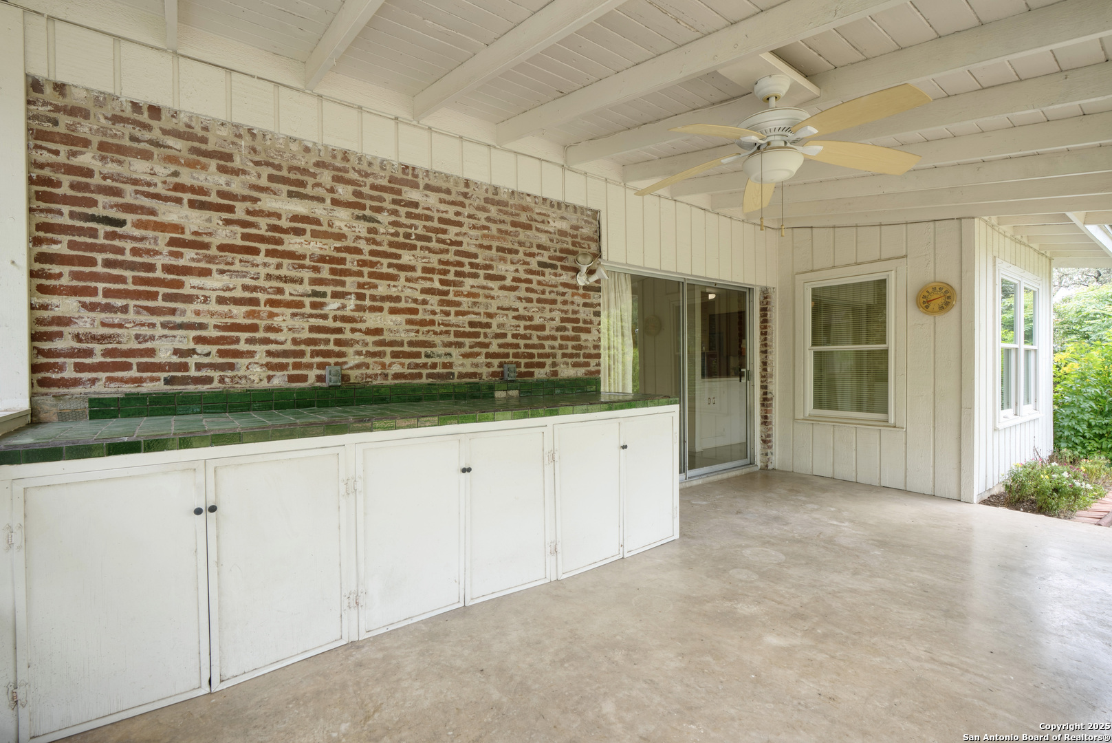 10111 Carolwood