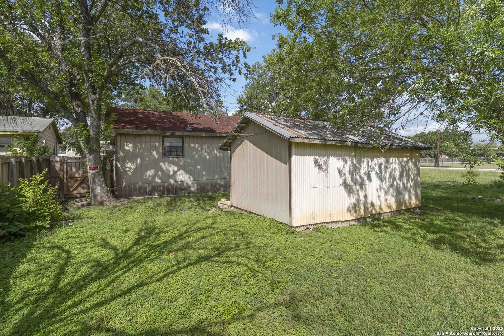 219 S Lone Star Ave