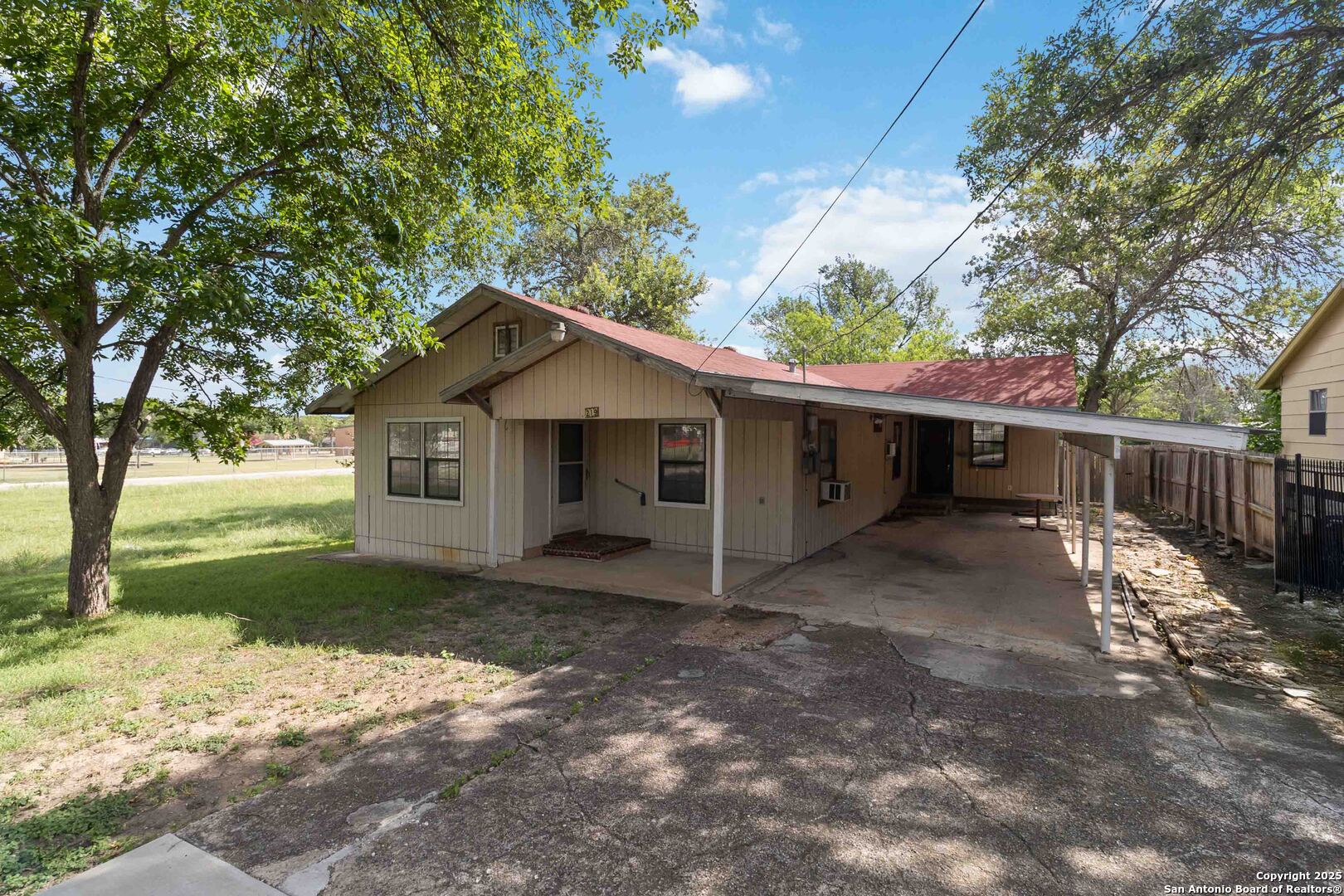 219 S Lone Star Ave