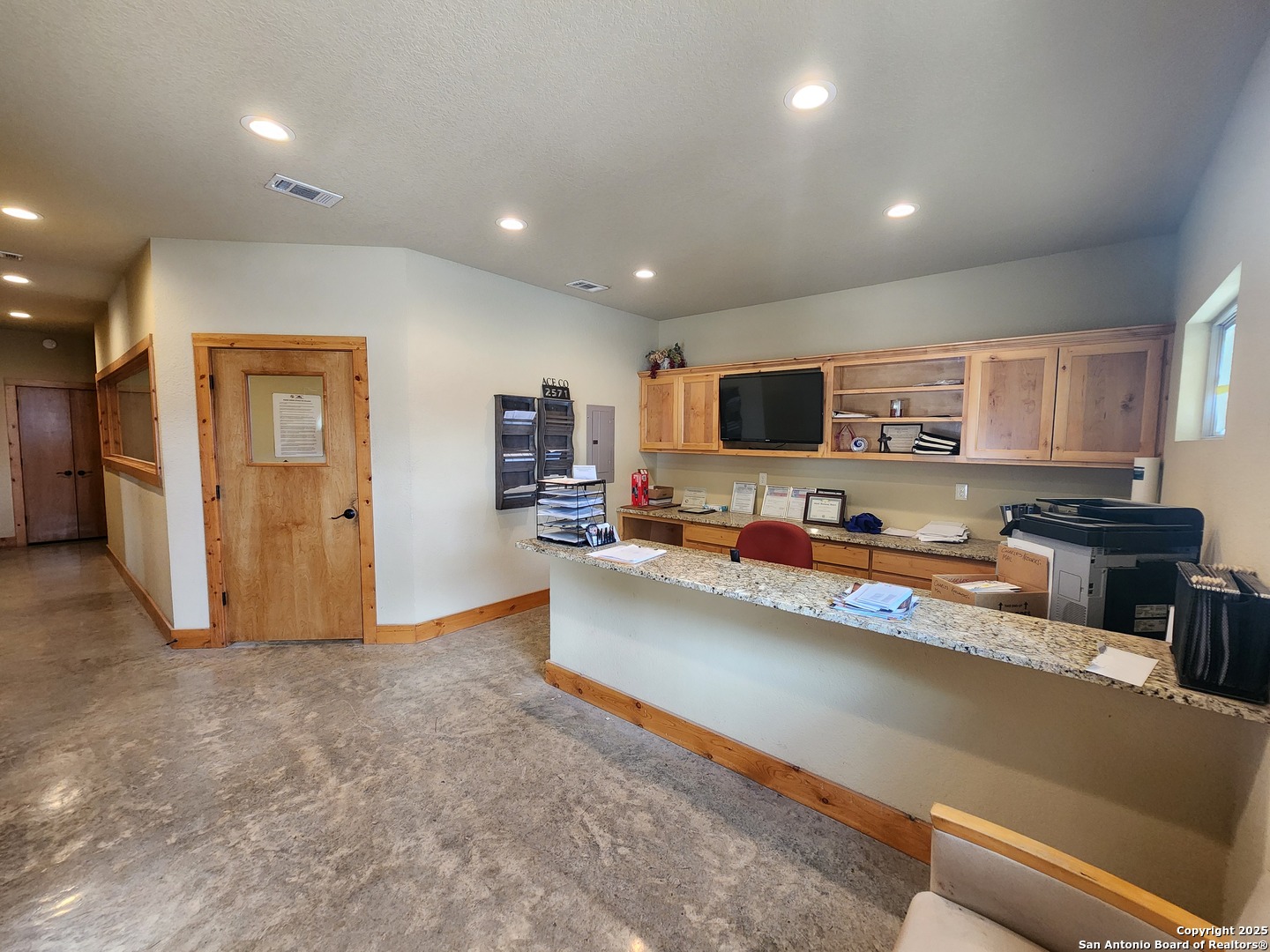 2571 Macarthur