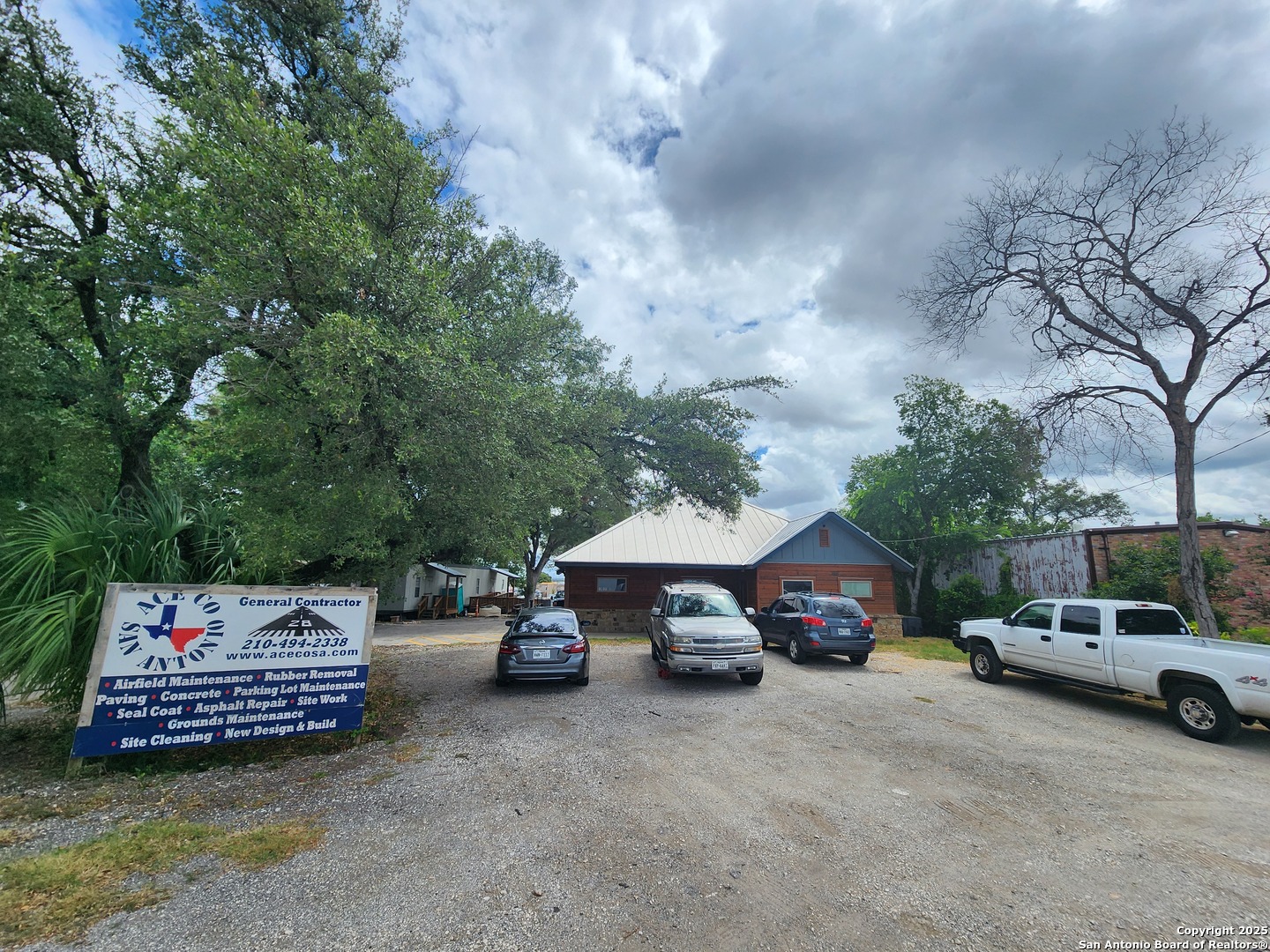 2571 Macarthur
