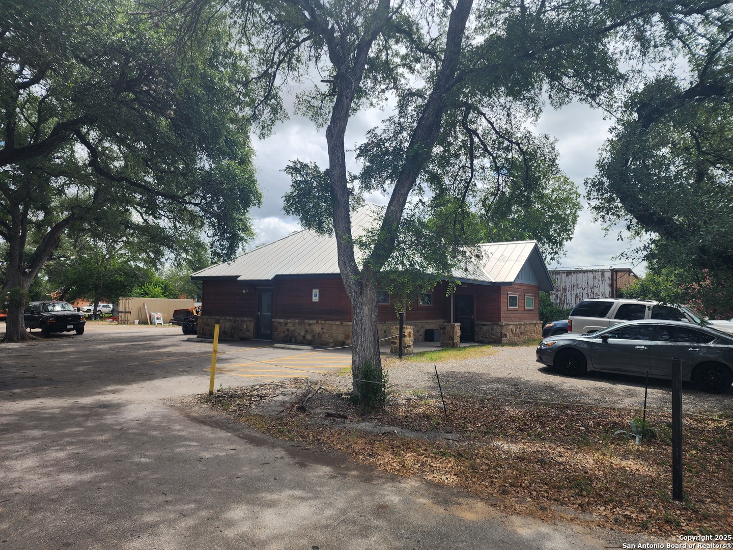 2571 Macarthur
