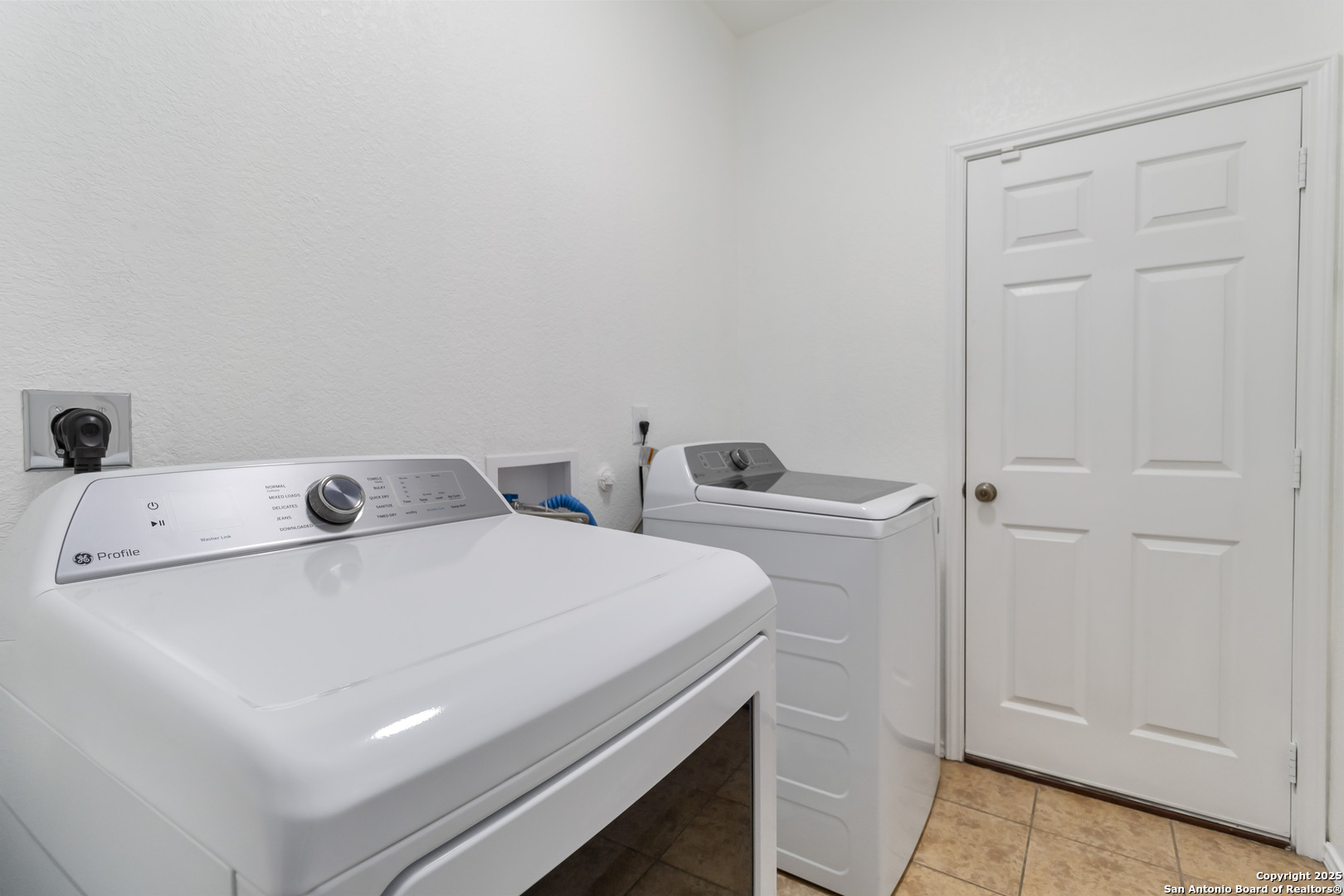 3839 Mahogany