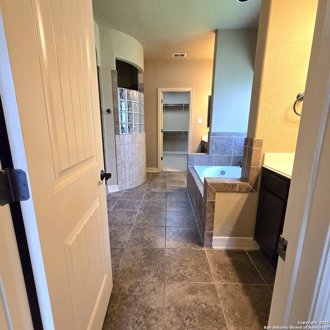 13700 Trailside Ln