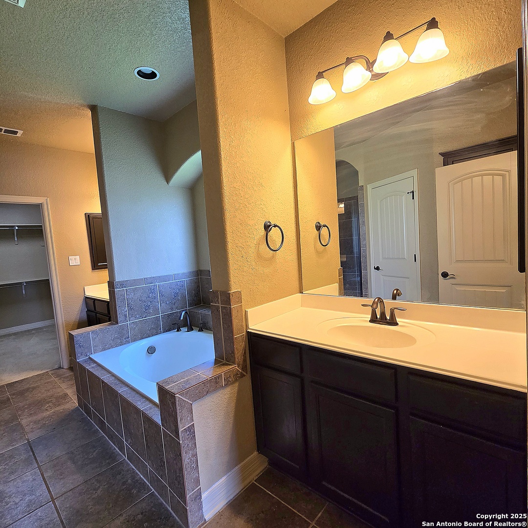 13700 Trailside Ln