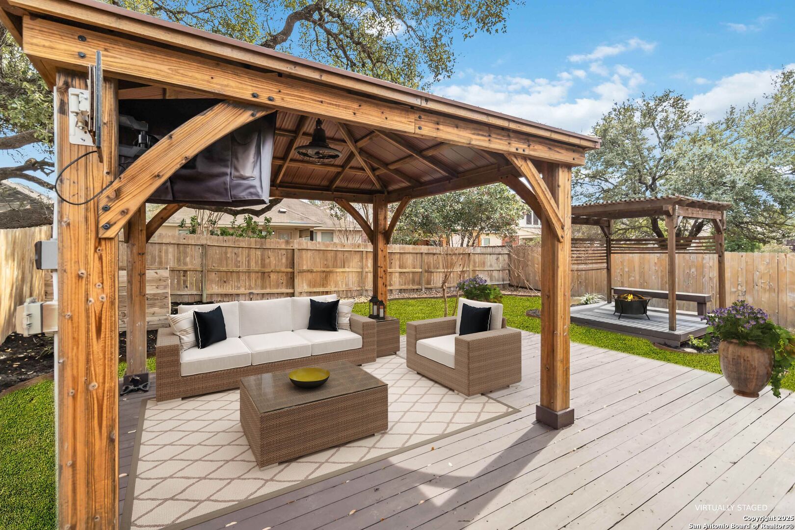 5618 Thunder Oaks