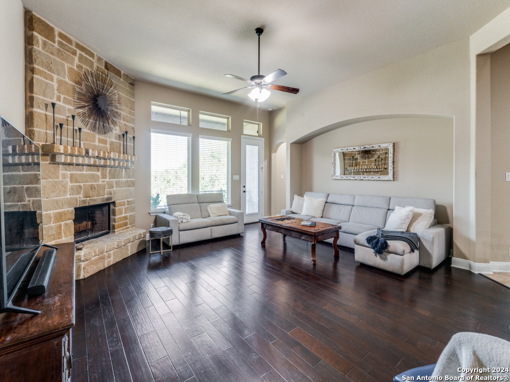 5604 Copper Creek