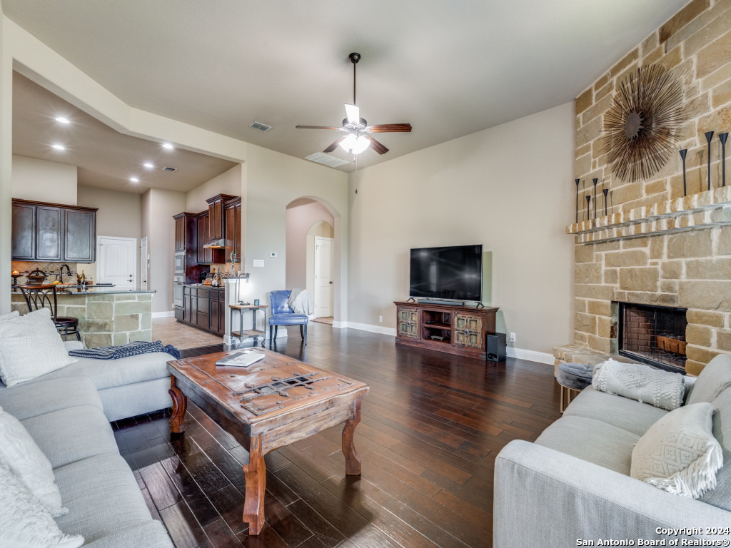 5604 Copper Creek