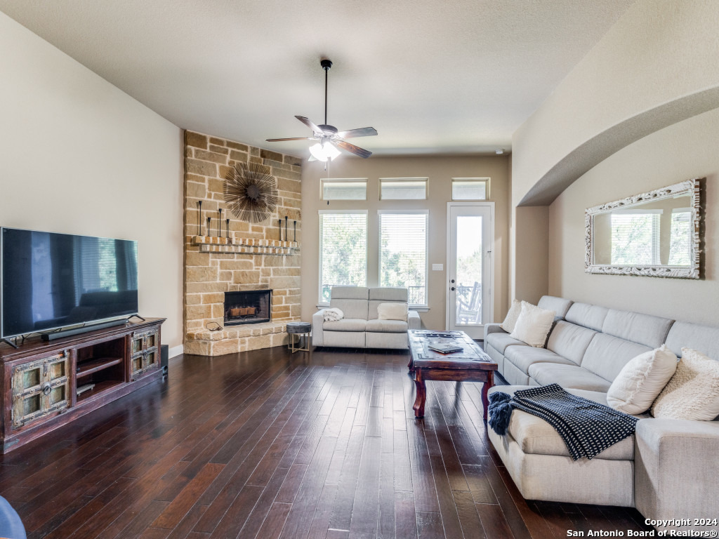 5604 Copper Creek