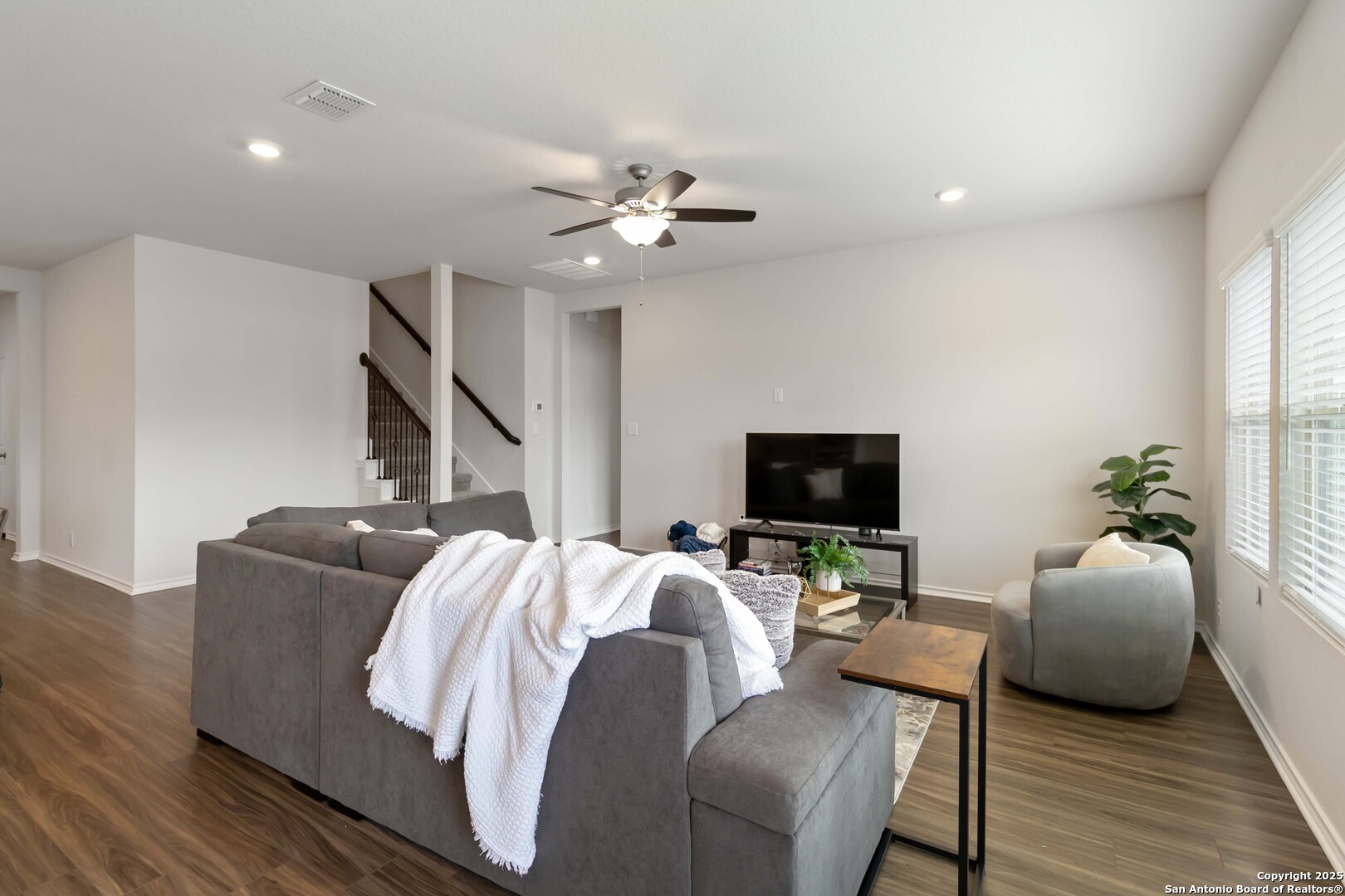 6839 Alaskan Way