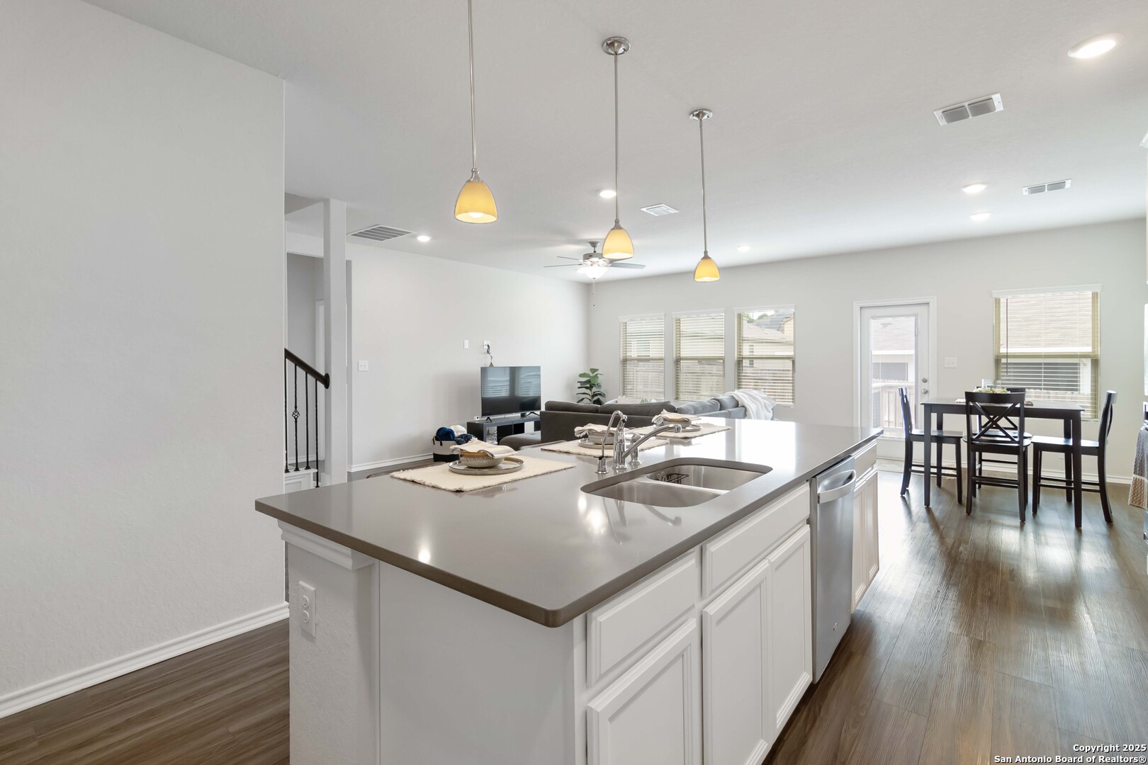 6839 Alaskan Way