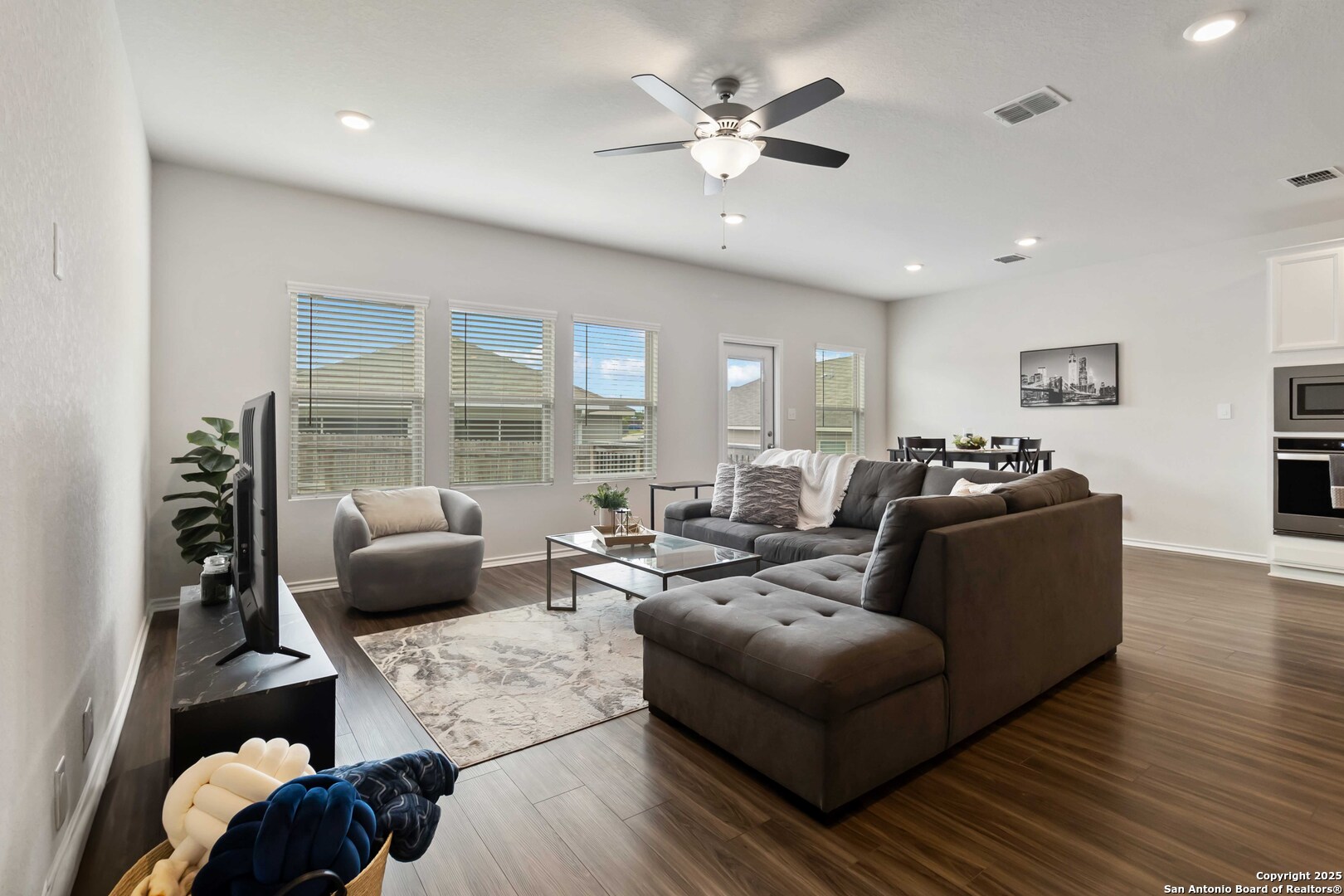 6839 Alaskan Way