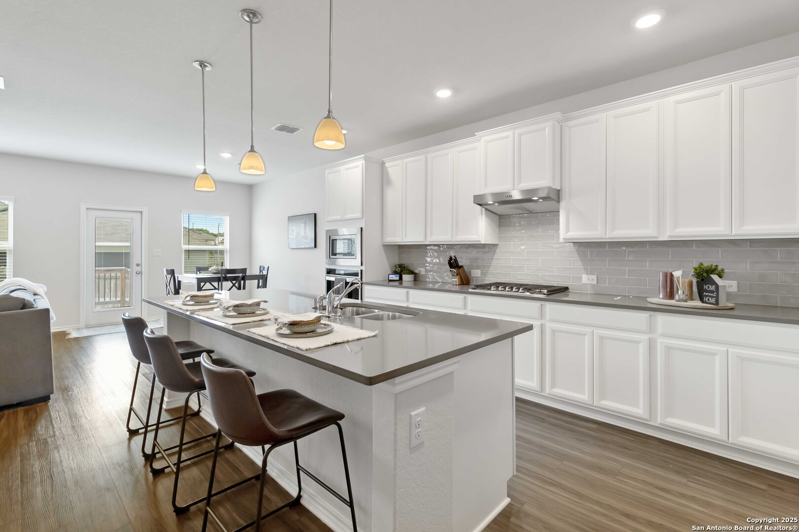 6839 Alaskan Way