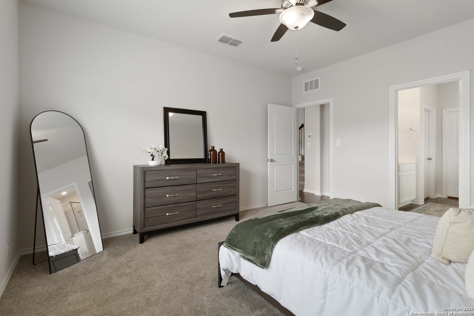 6839 Alaskan Way