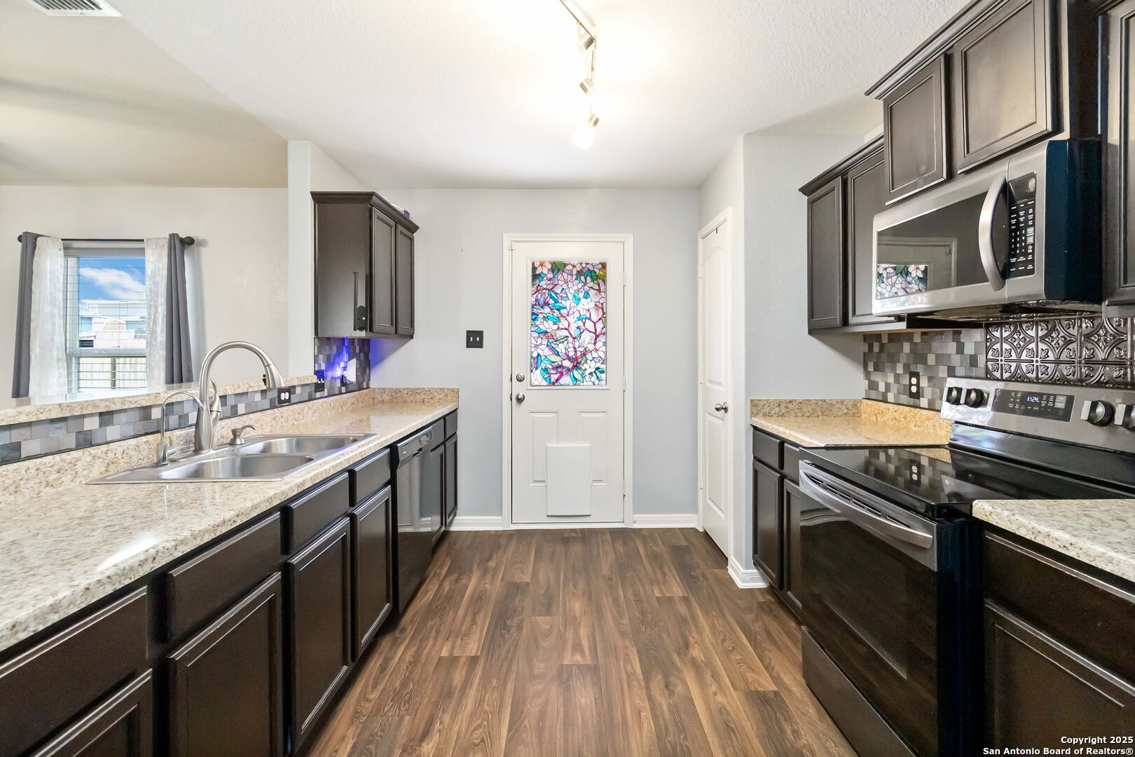 6423 Woodcliff Bend