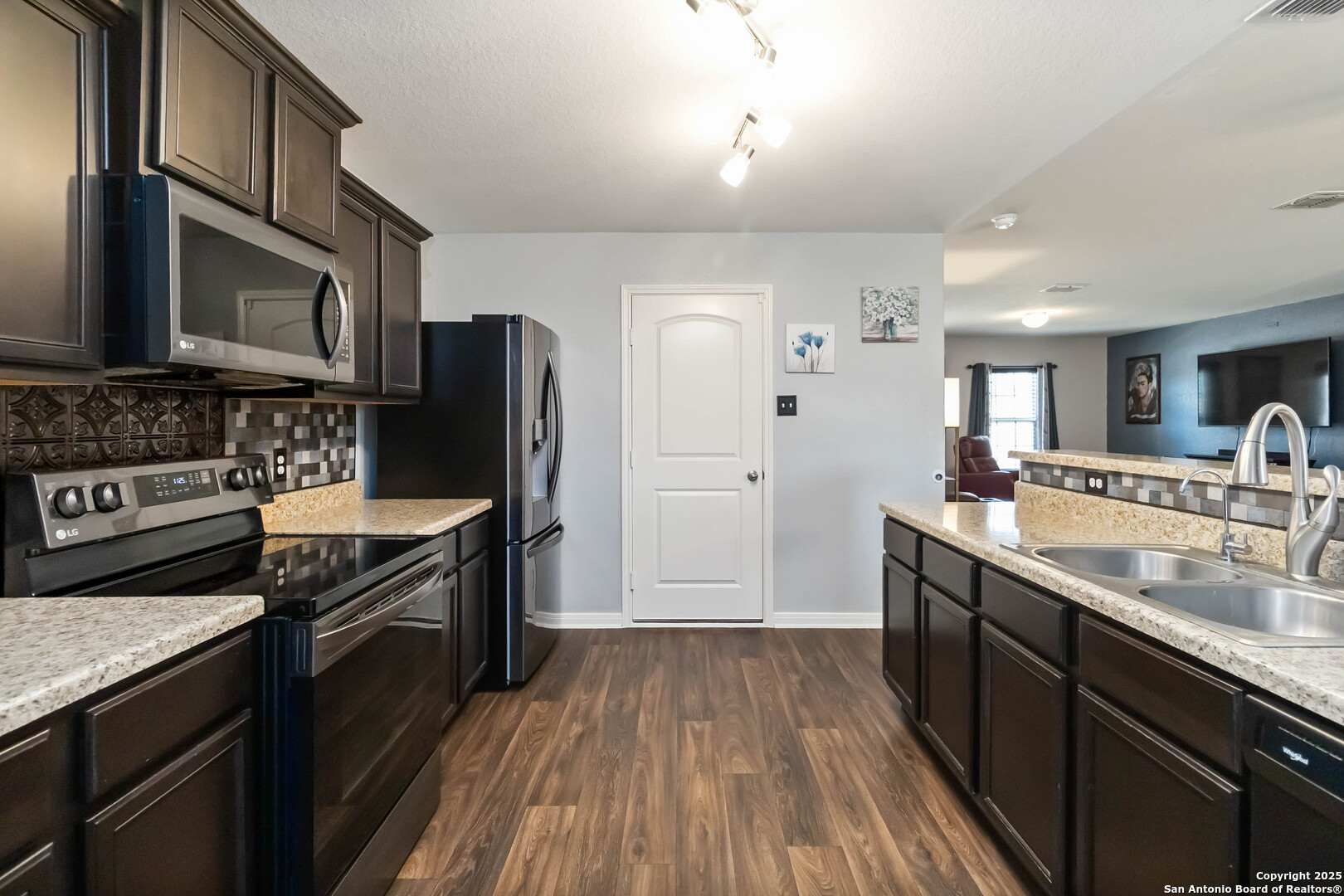 6423 Woodcliff Bend