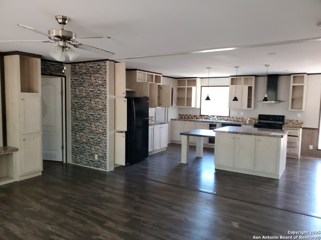 1005 Spur Ridge