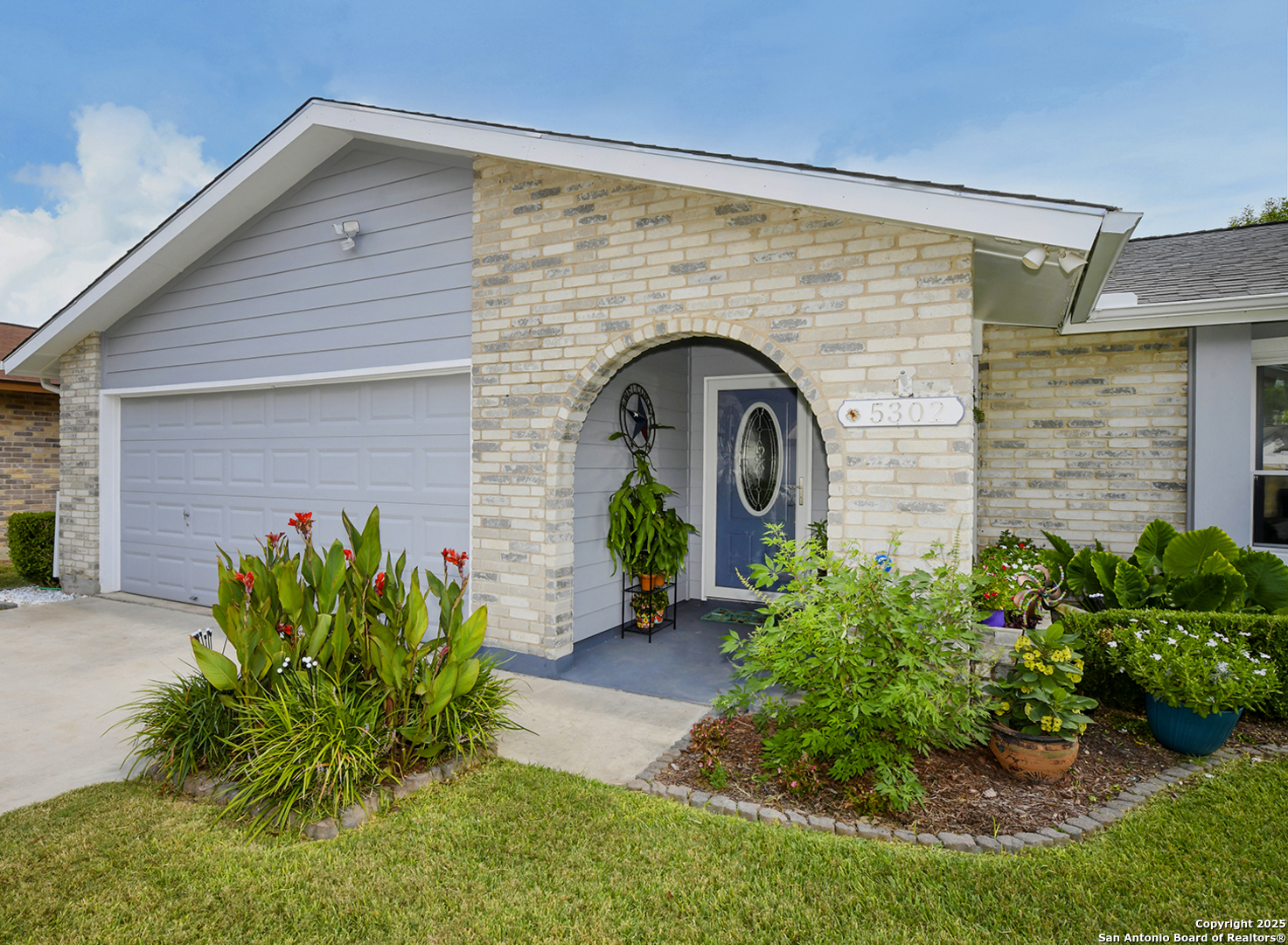 5302 Walnut Vista