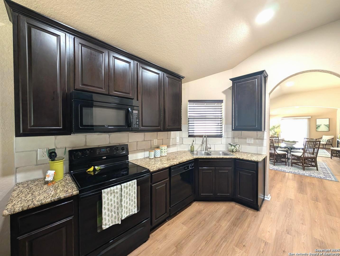 5216 Savory Glen