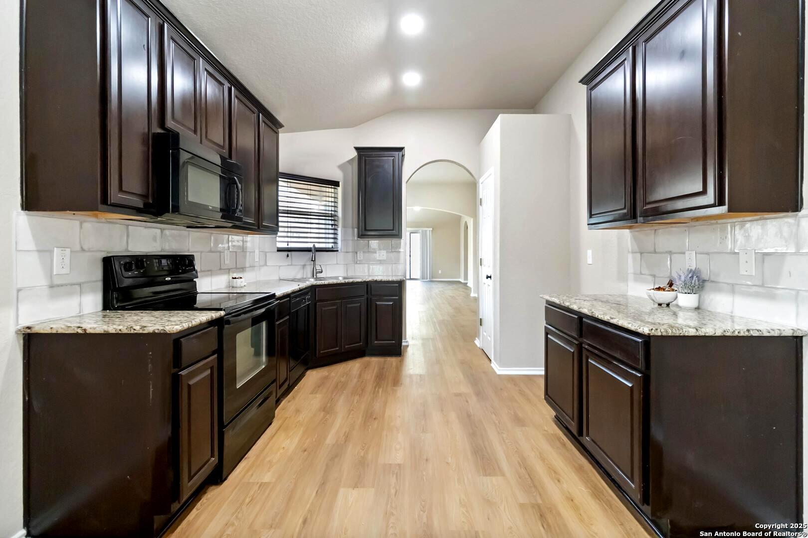 5216 Savory Glen