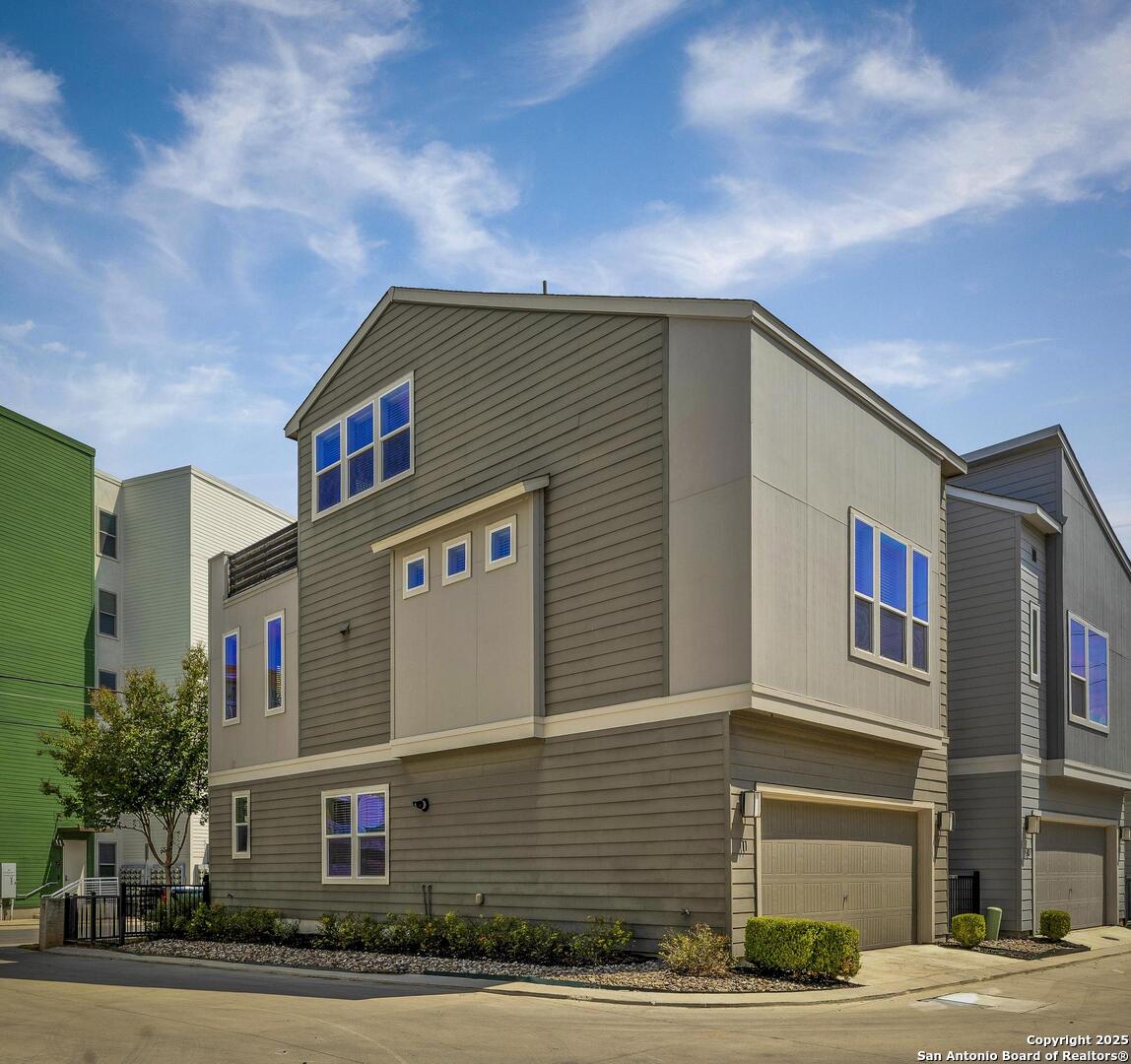 430 Clay St #11