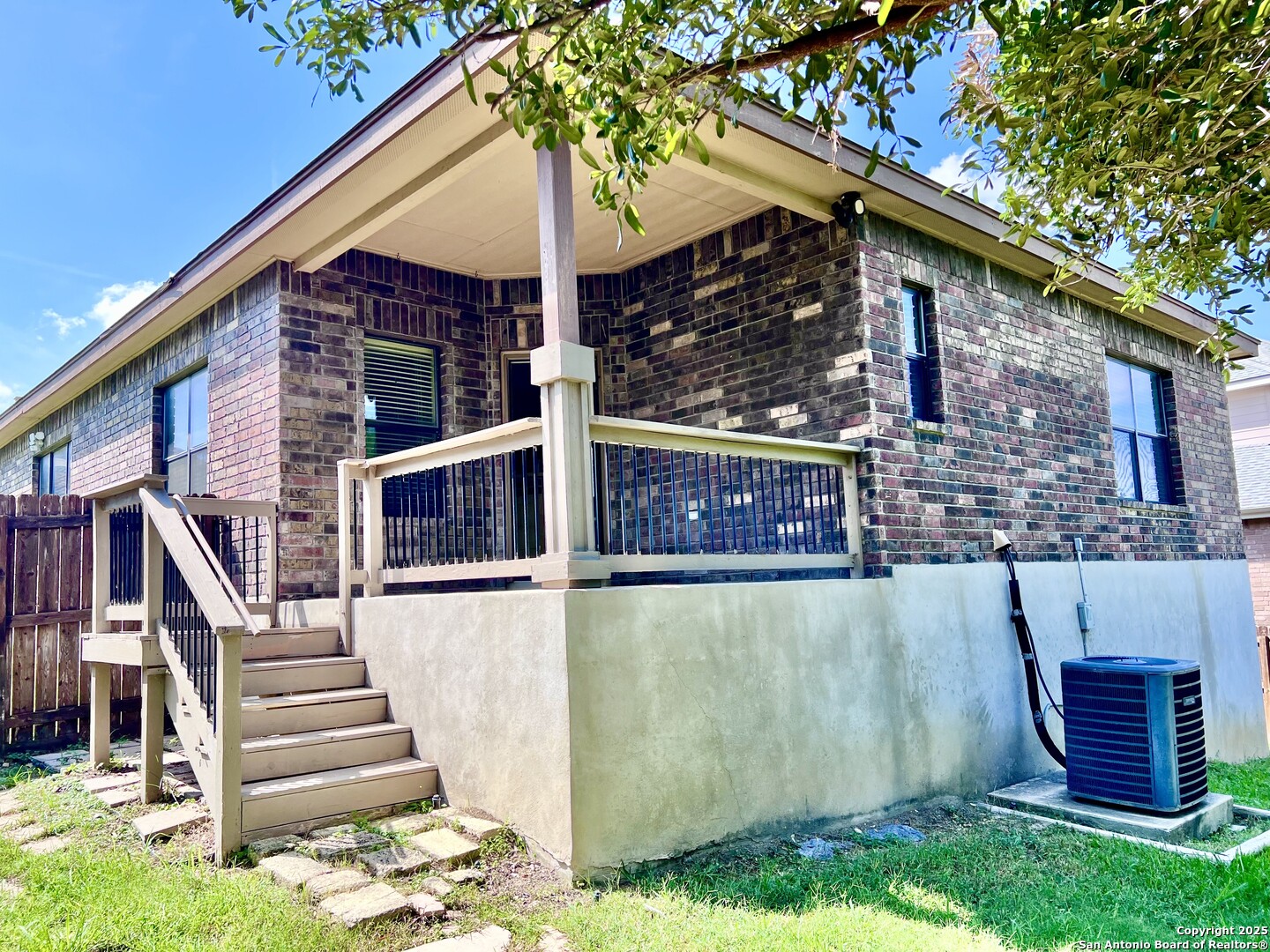 13709 Trailside Ln