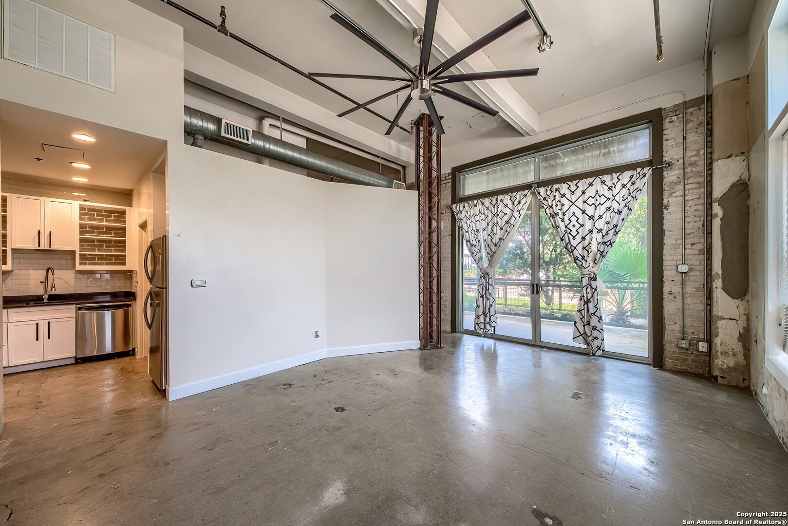 831 S FLORES ST Unit: 2101