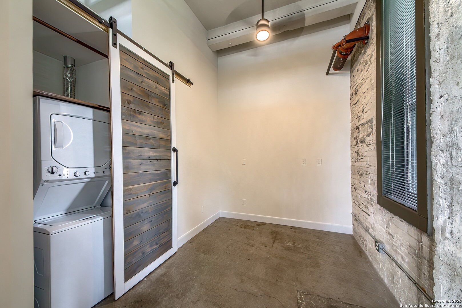 831 S FLORES ST Unit: 2101
