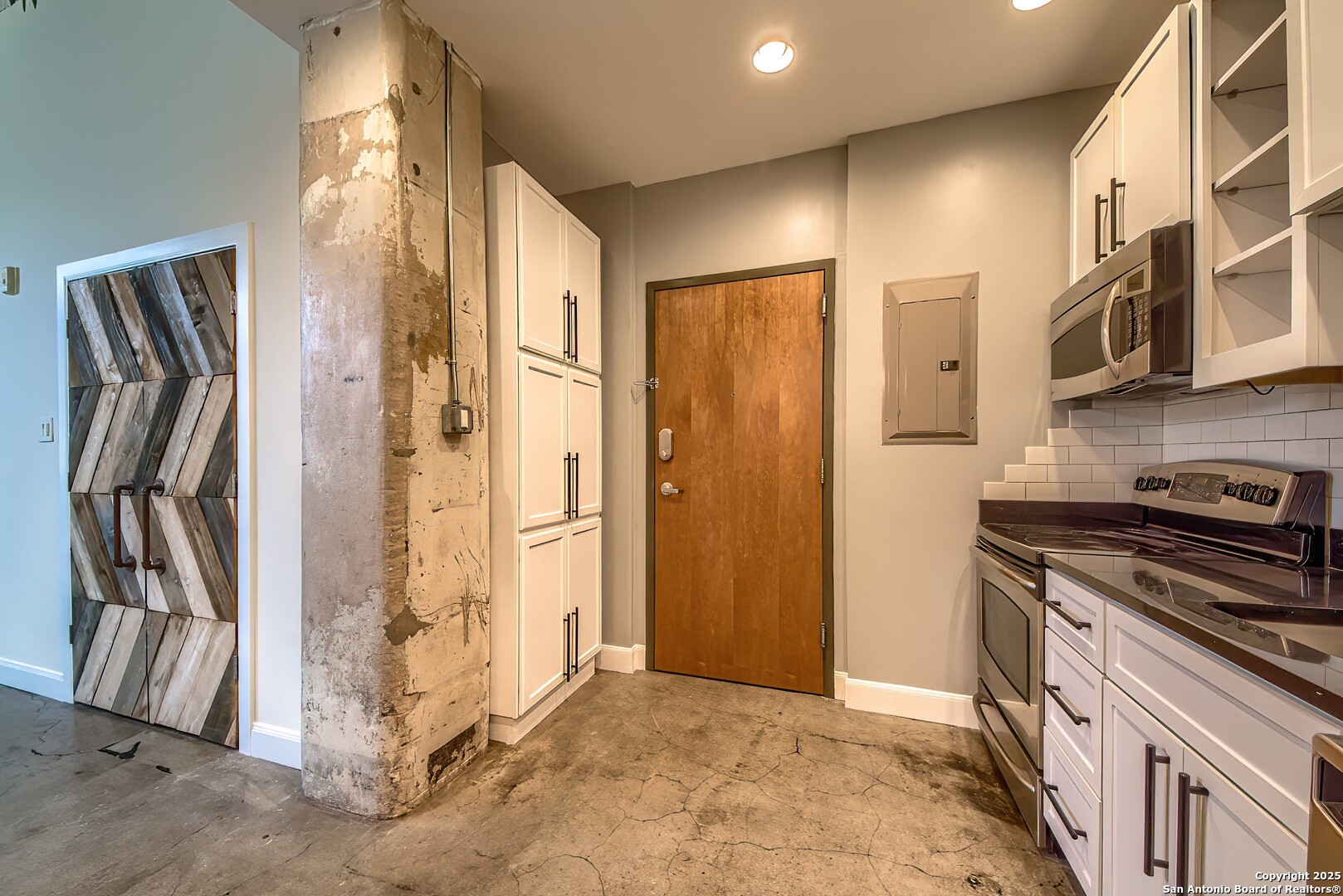 831 S FLORES ST Unit: 2101