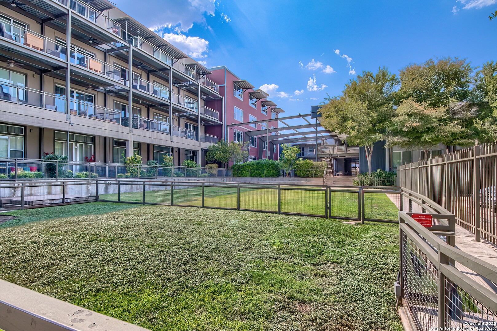 831 S FLORES ST Unit: 2101