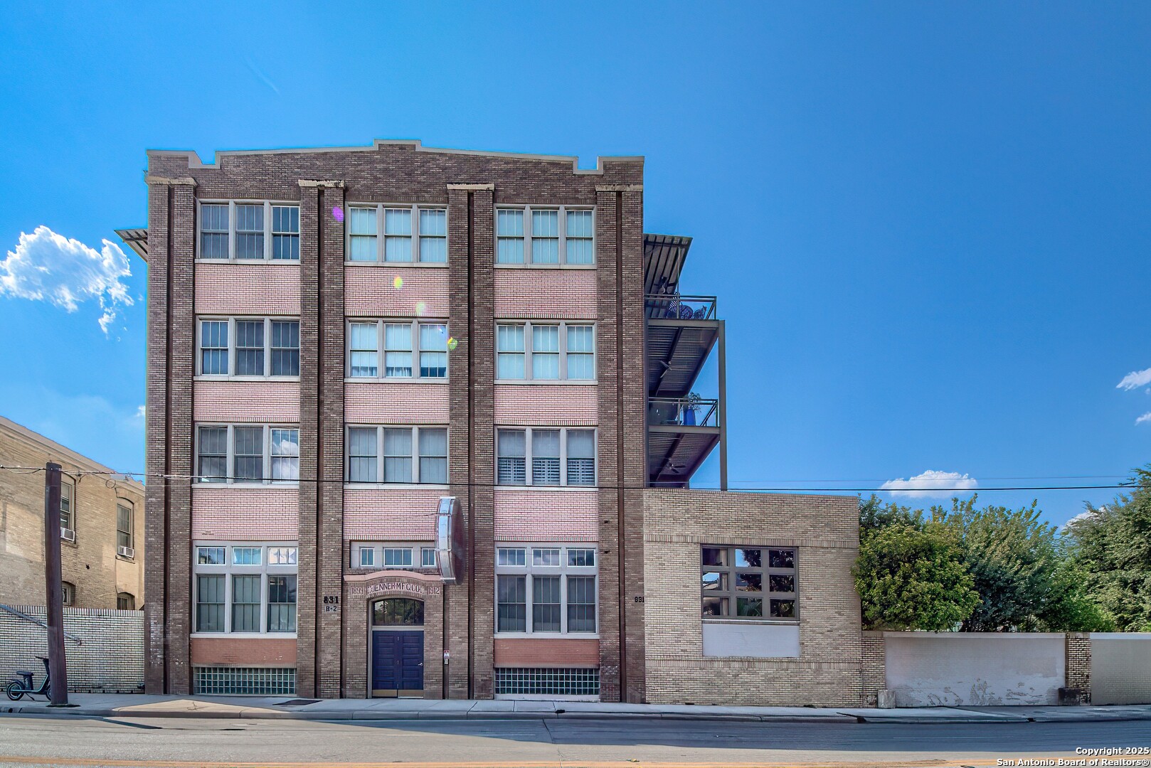 831 S FLORES ST Unit: 2101