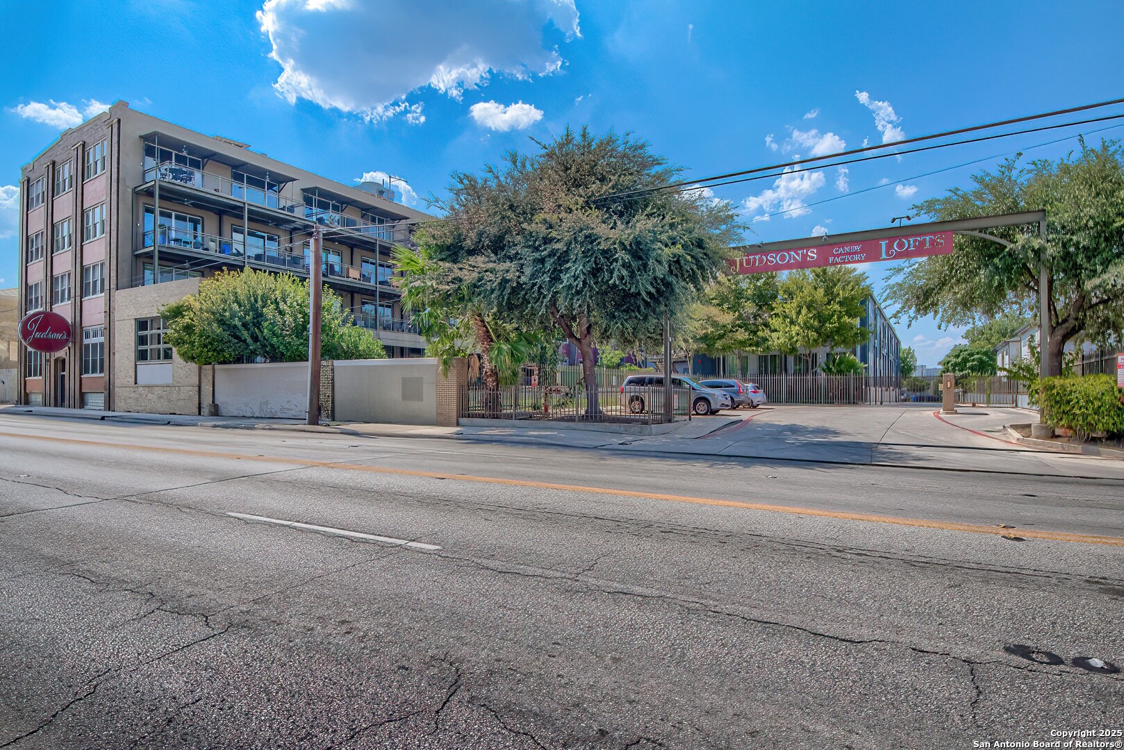 831 S FLORES ST Unit: 2101