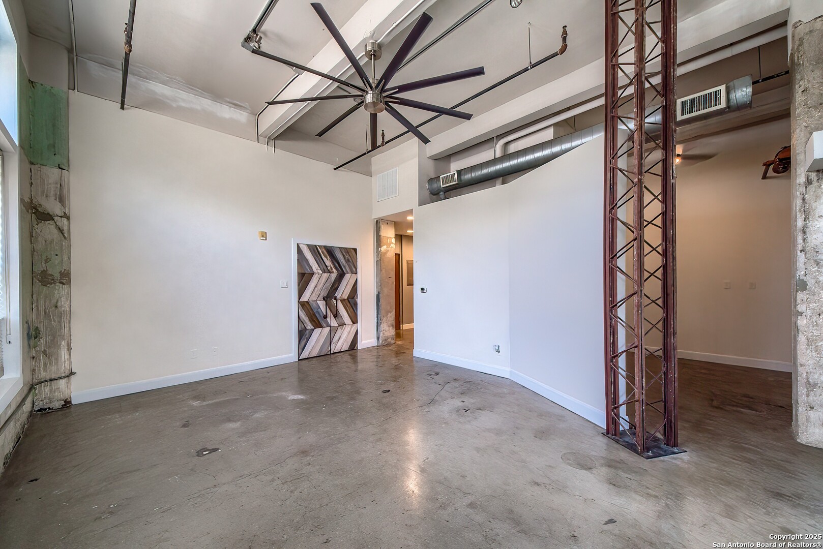 831 S FLORES ST Unit: 2101