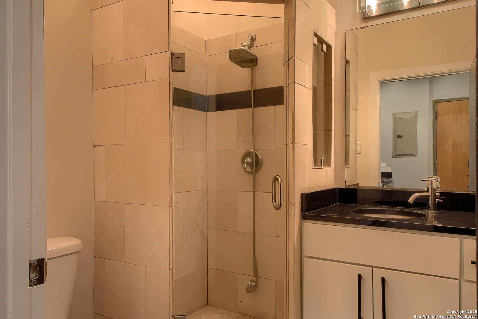 831 S FLORES ST Unit: 2101