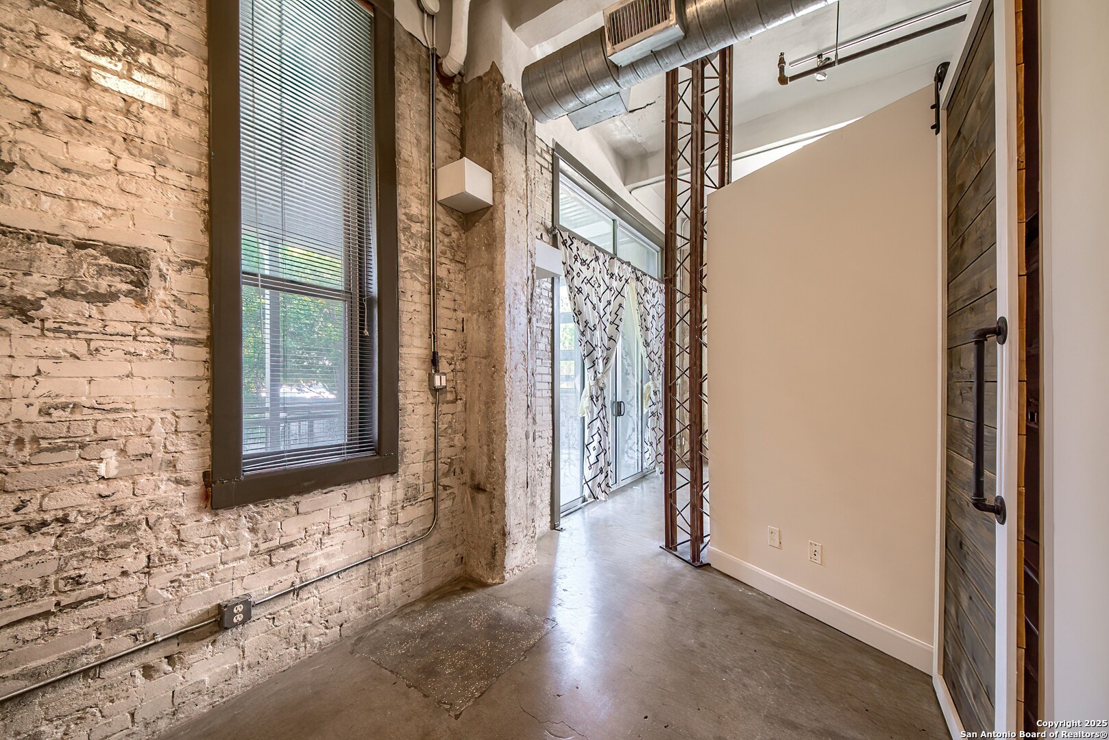831 S FLORES ST Unit: 2101