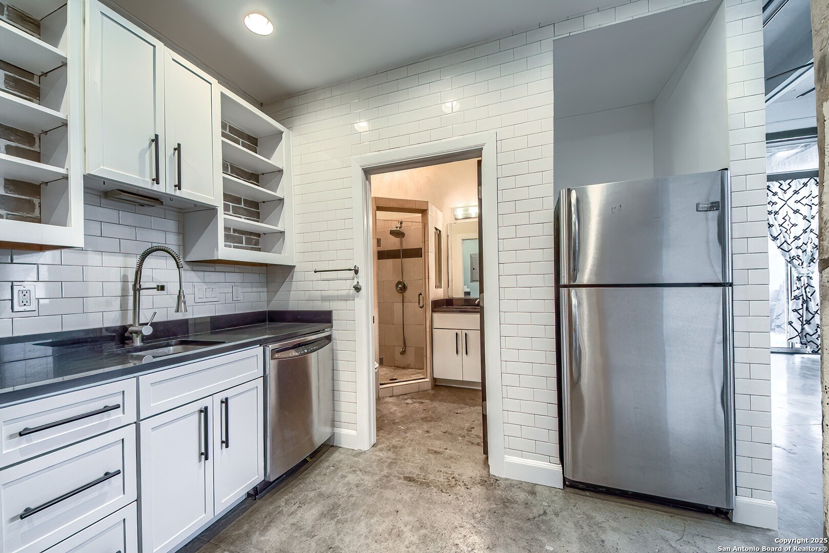 831 S FLORES ST Unit: 2101