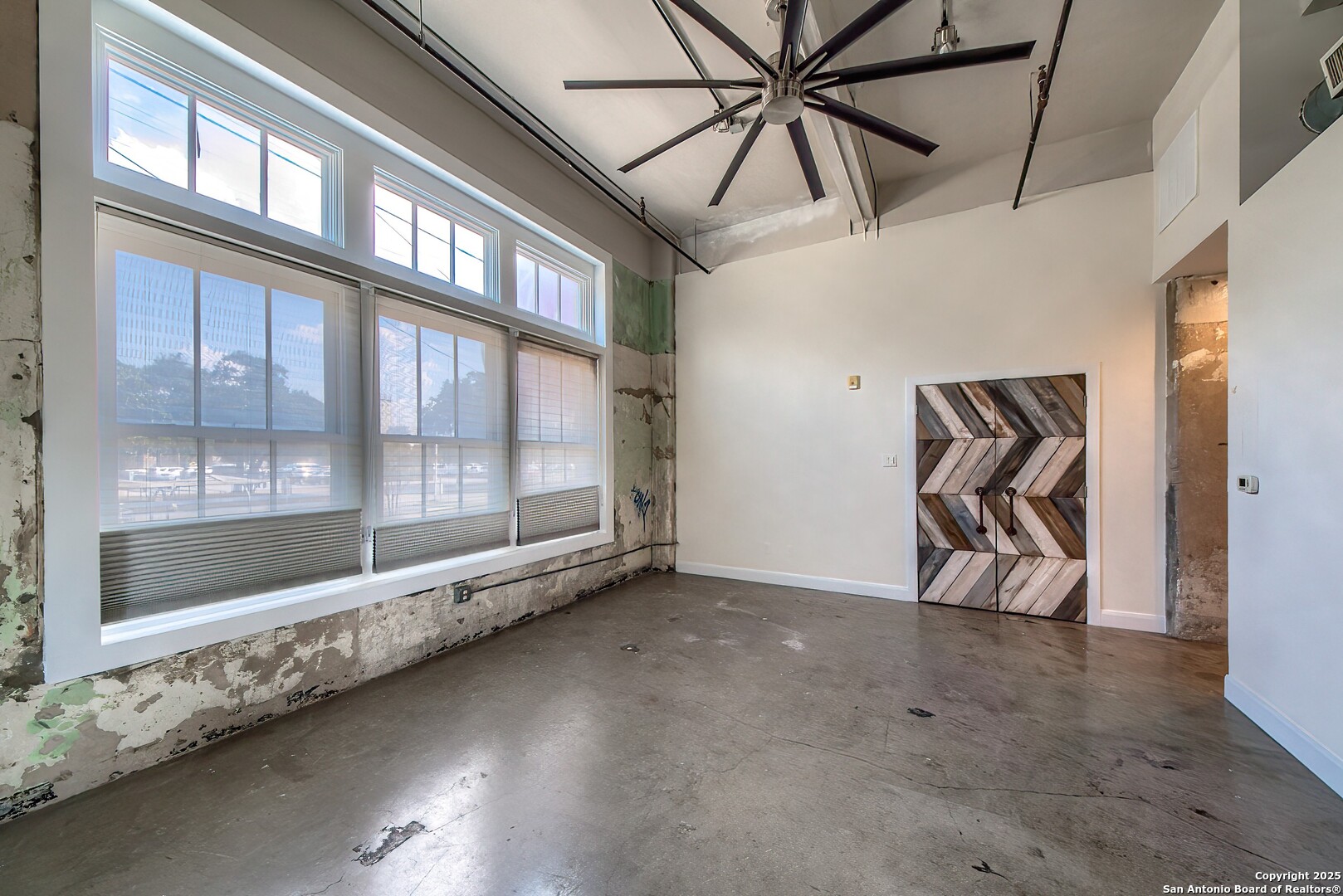 831 S FLORES ST Unit: 2101