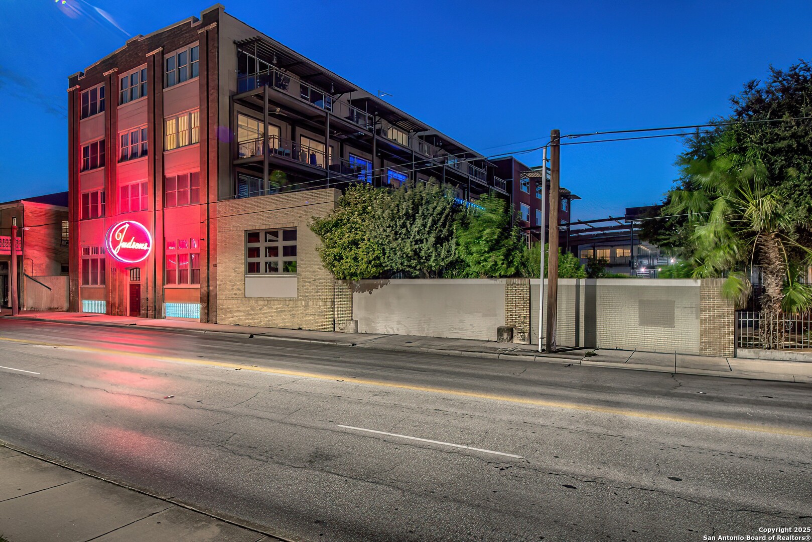 831 S FLORES ST Unit: 2101