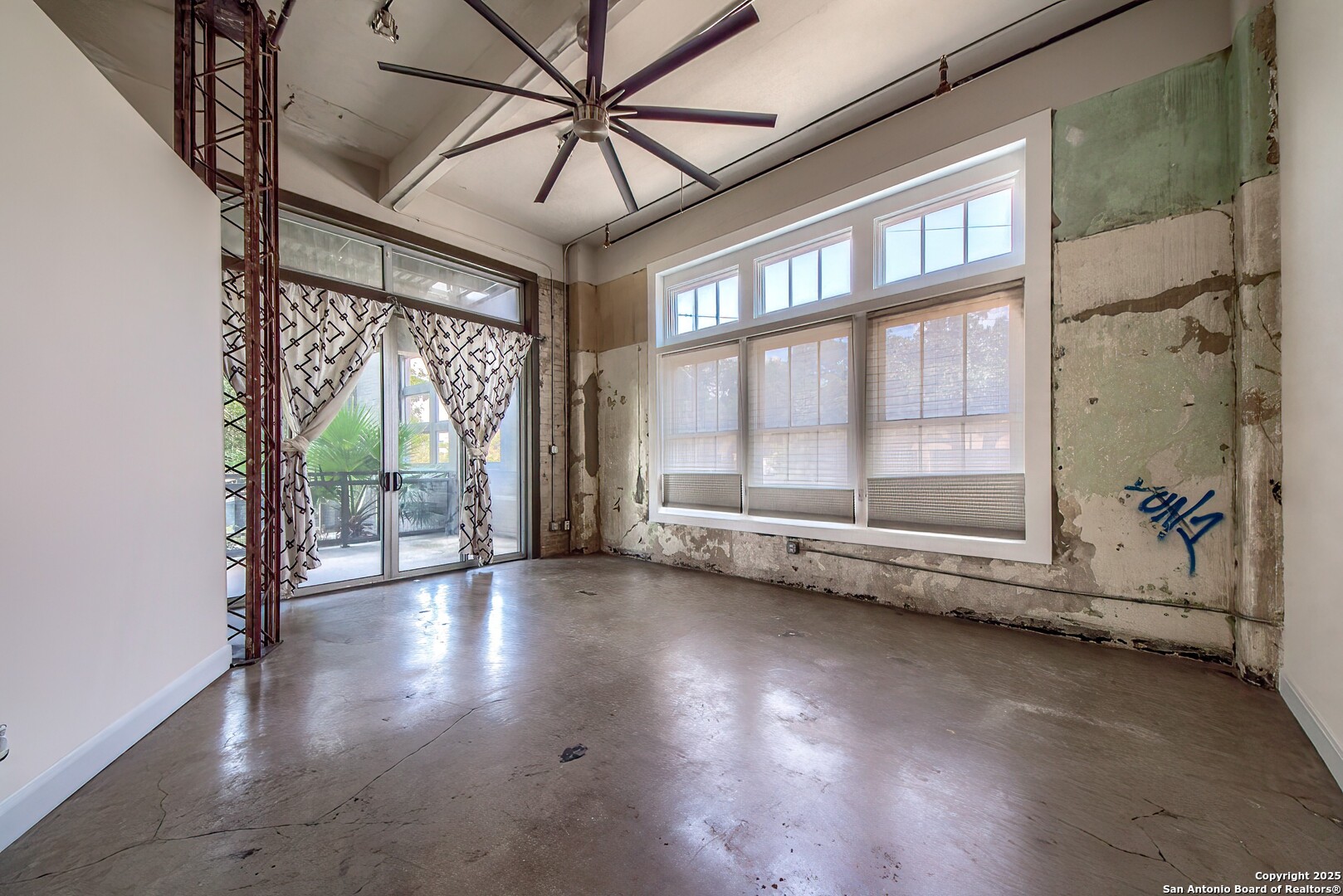 831 S FLORES ST Unit: 2101