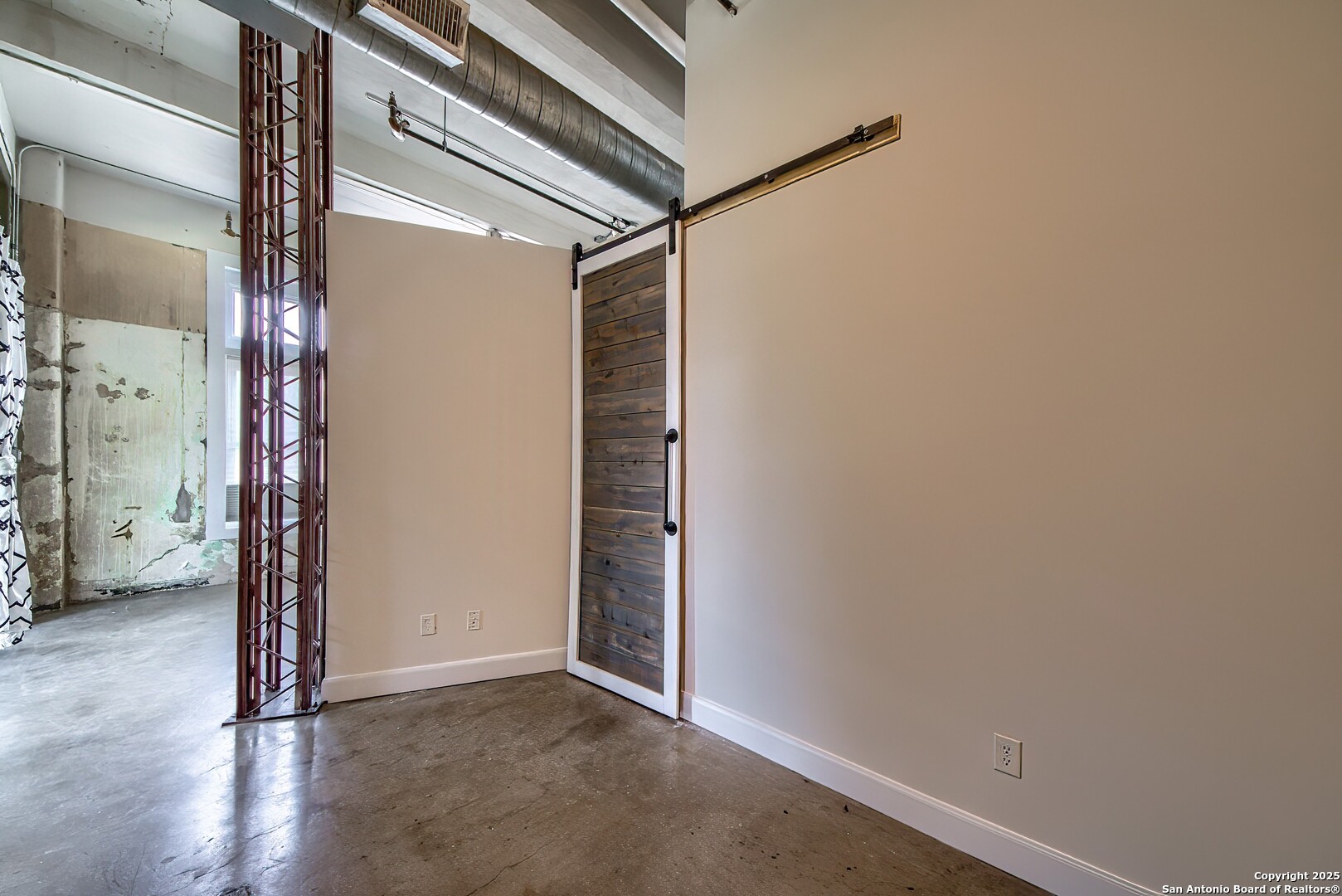 831 S FLORES ST Unit: 2101