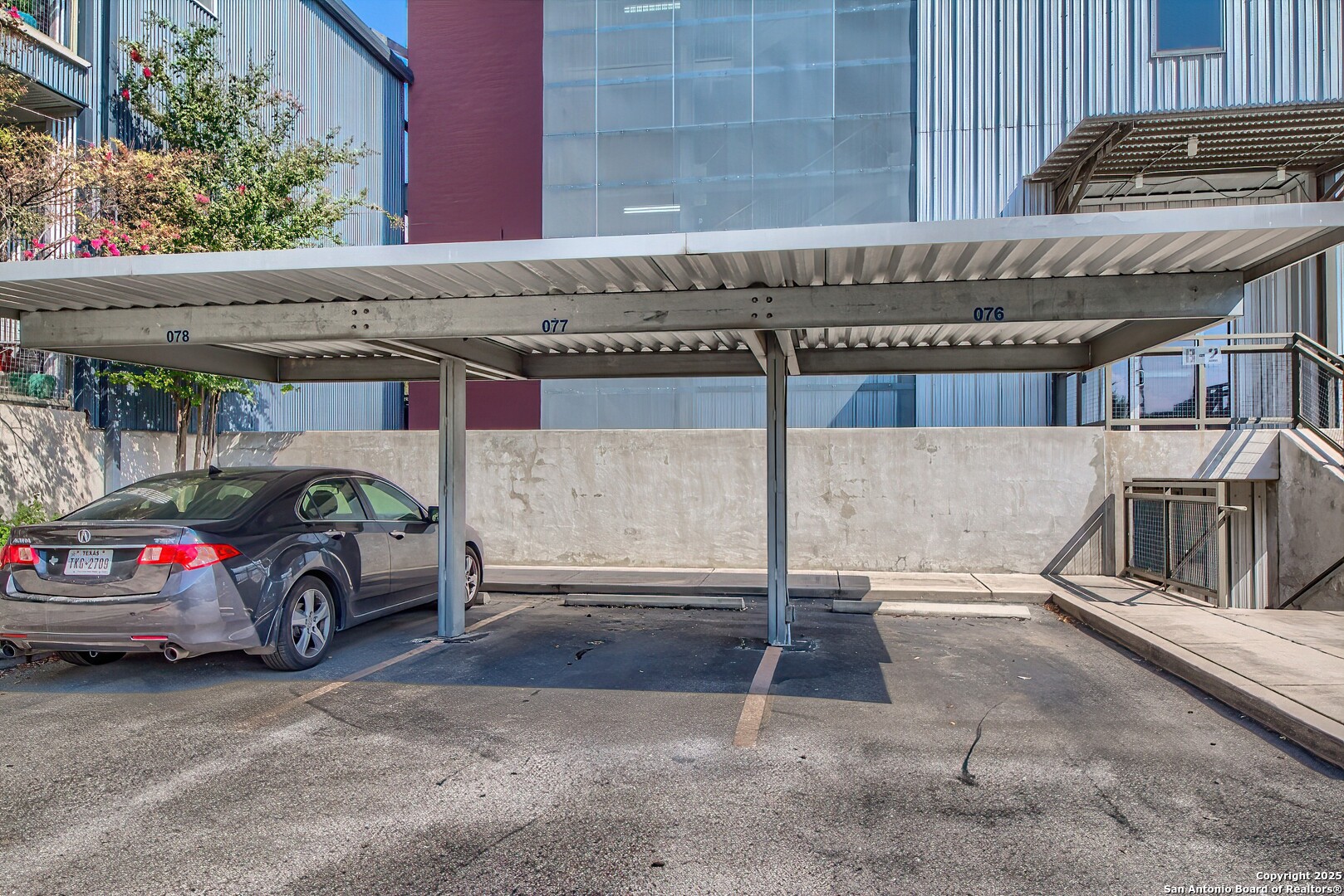 831 S FLORES ST Unit: 2101