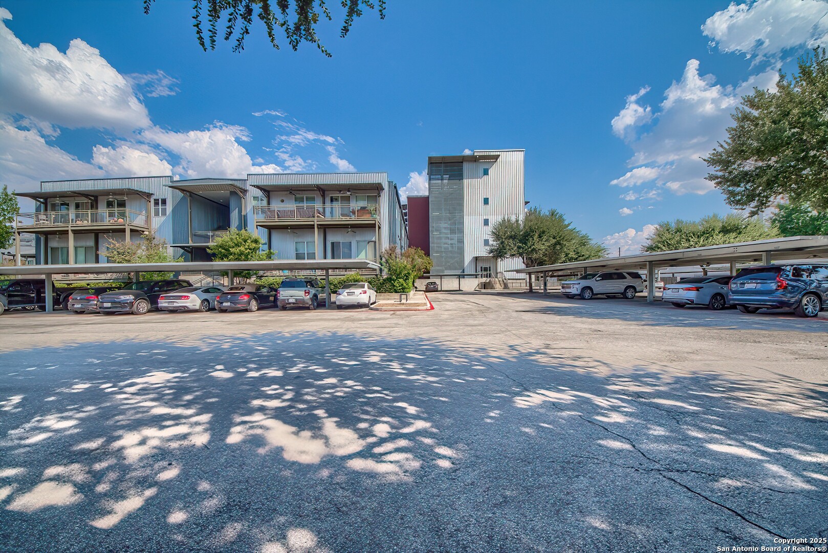 831 S FLORES ST Unit: 2101